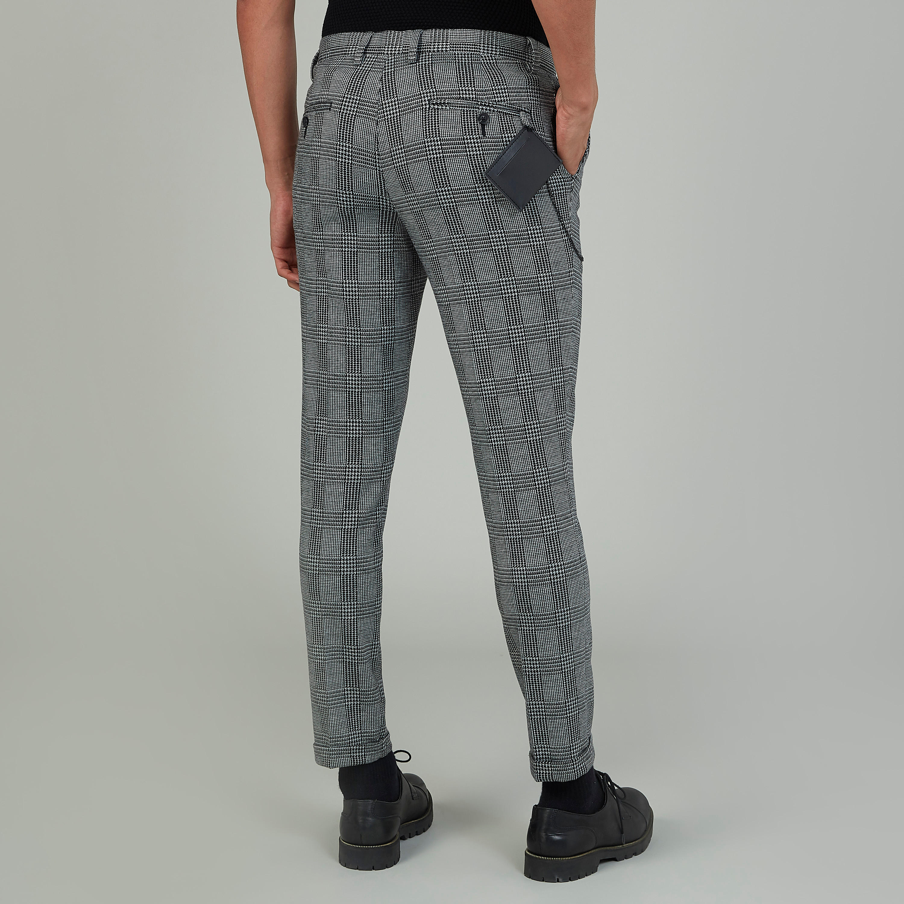 بنطلون رسمي سكيني كاروهات بخصر متوسط الارتفاع وجيوب-men-clothing-bottoms-trousersandchinos-trousers-image-4