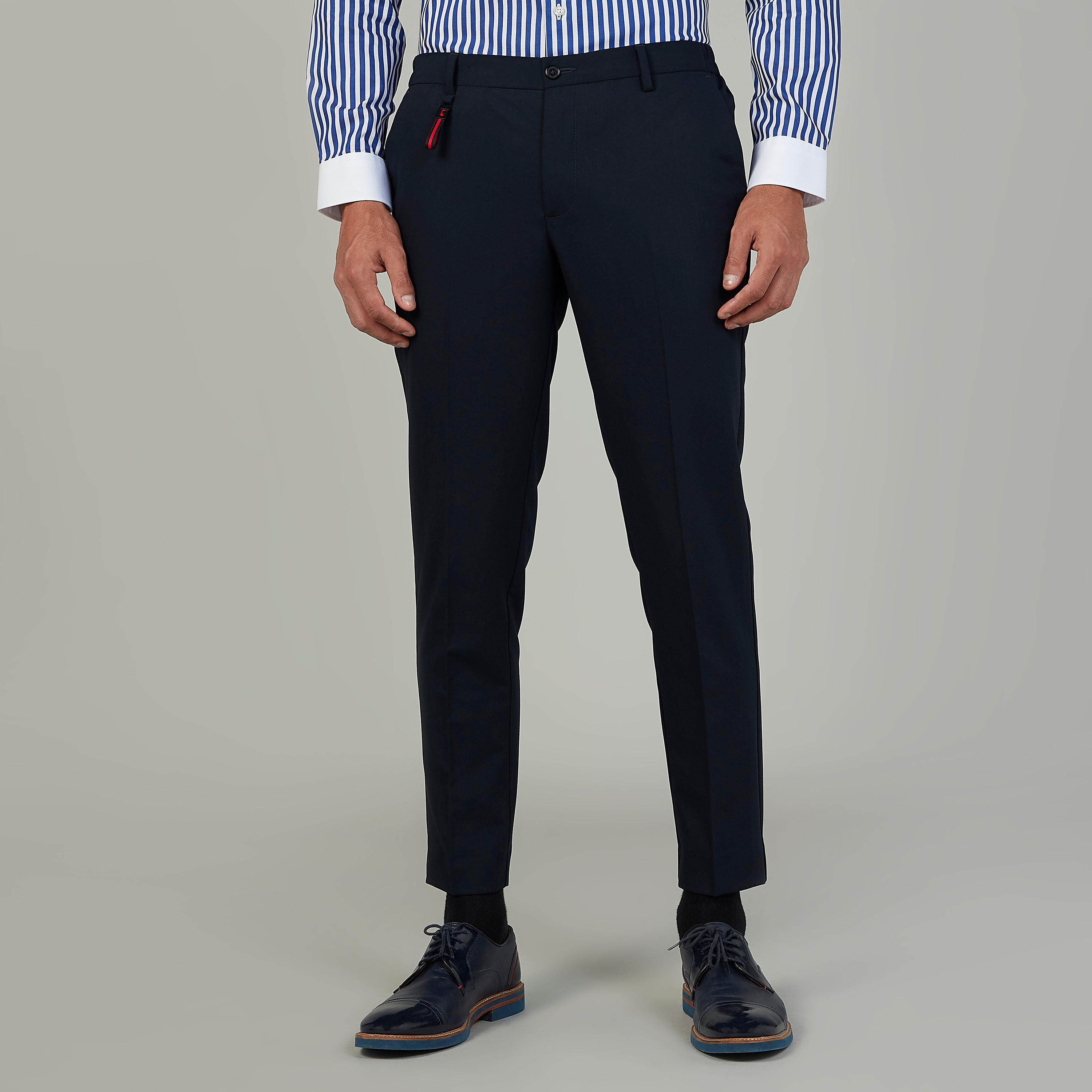 بنطلون سكيني قصير بارز الملمس بخصر متوسط الإرتفاع  وجيوب-men-clothing-bottoms-trousersandchinos-trousers-image-1