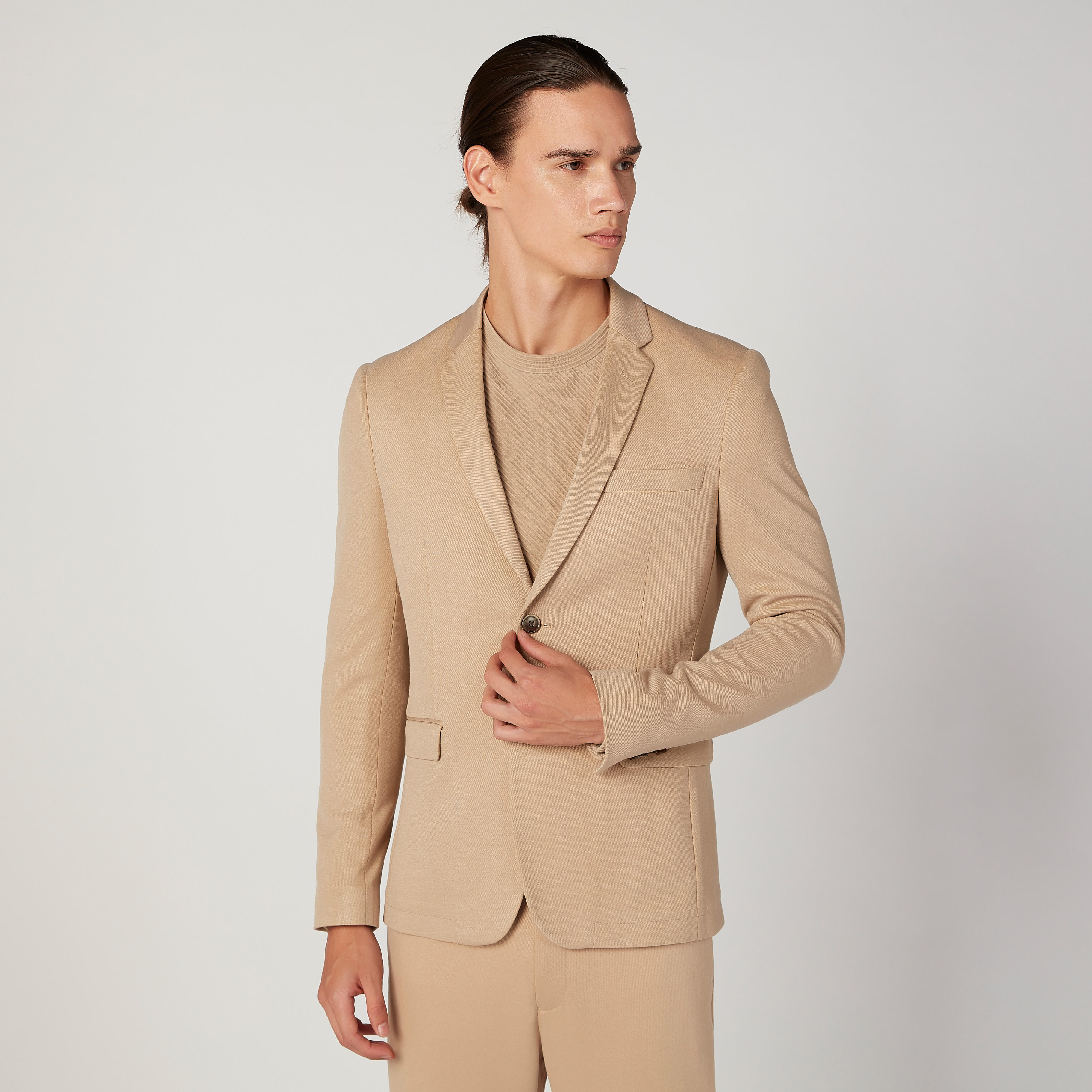بليزر سليم فيت بارز الملمس بأكمام طويلة وجيوب بطيّة-men-winterwear-jacketsandblazers-image-1