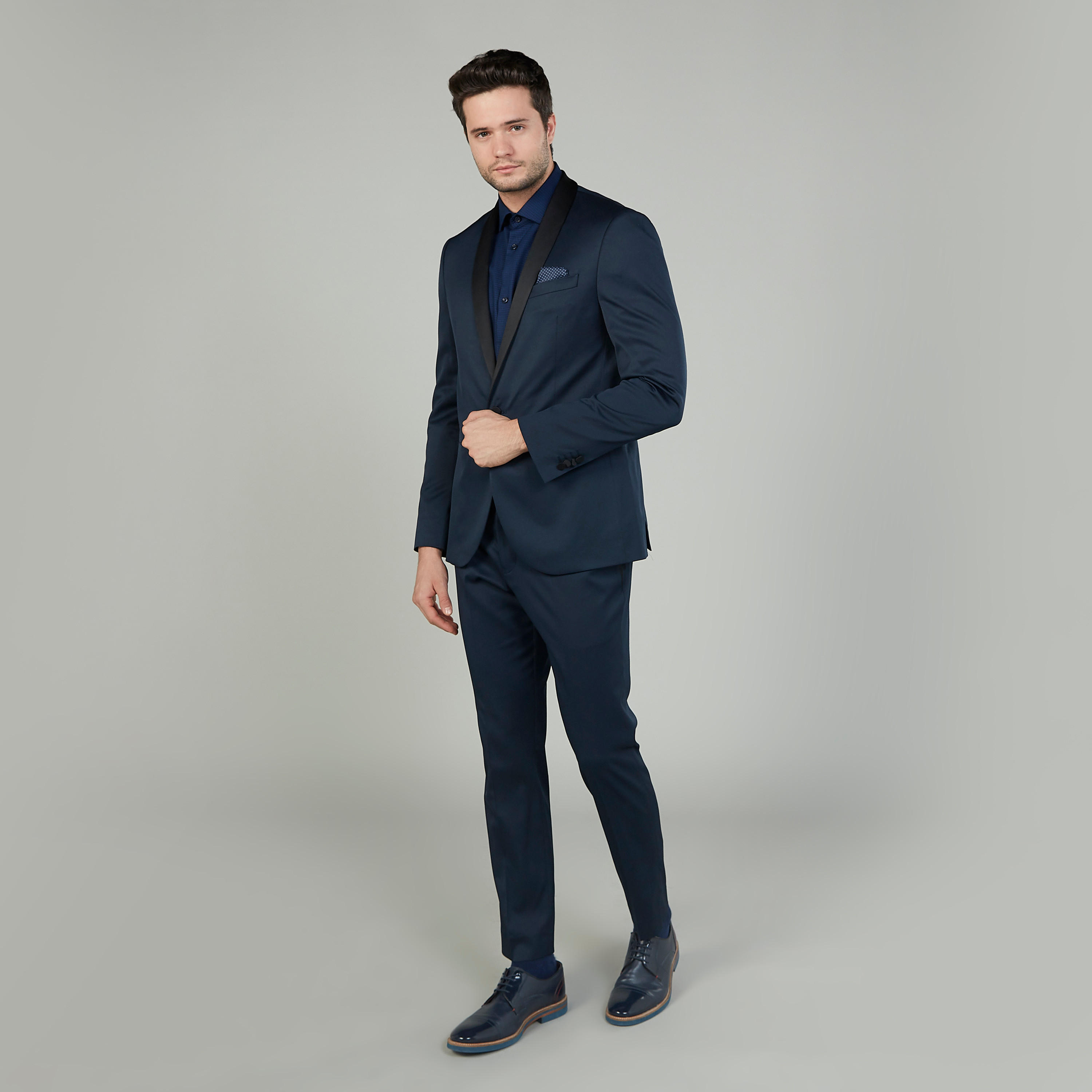قميص مستدام بارز الملمس بأكمام طويلة وجيب صدر -men-clothing-shirts-image-2