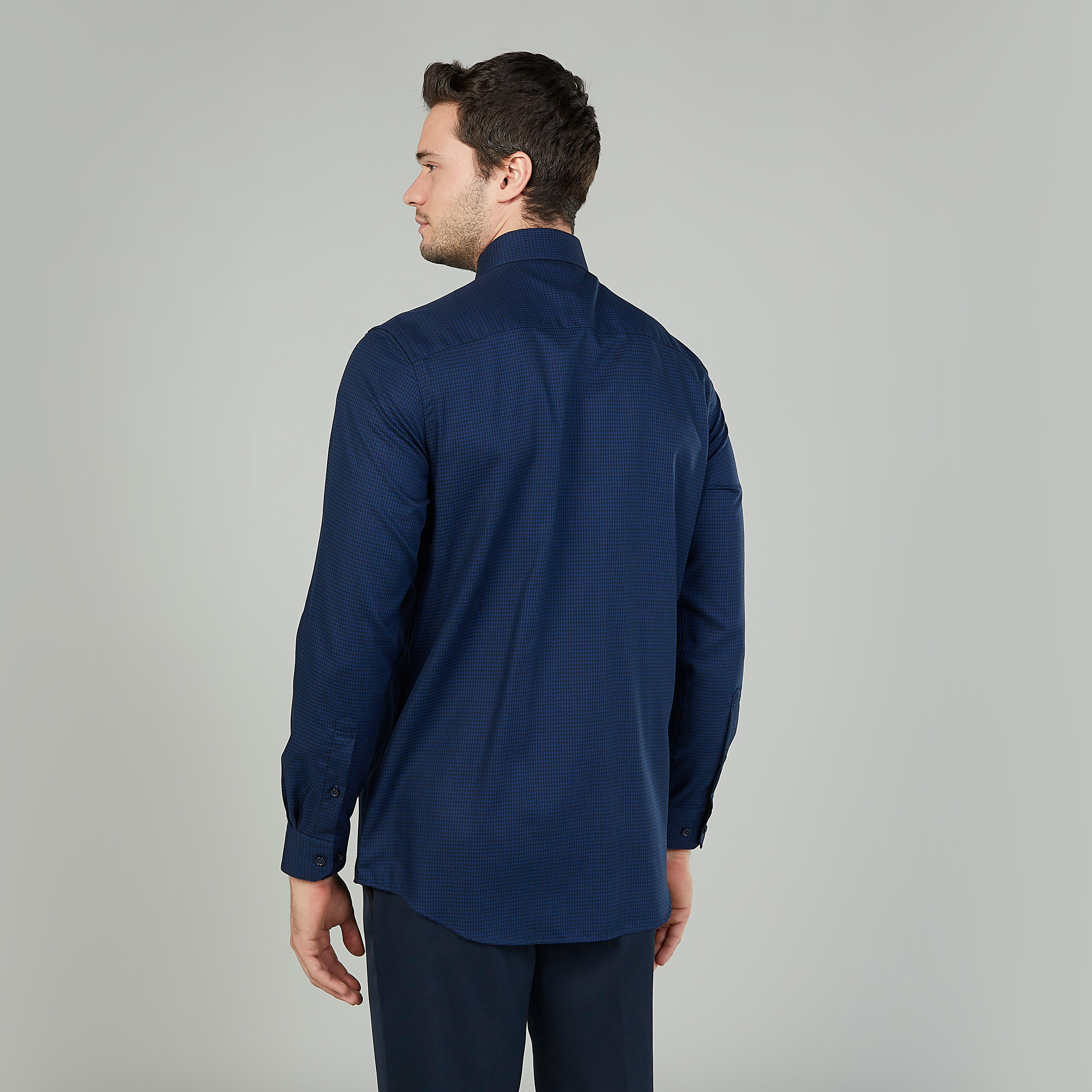 قميص مستدام بارز الملمس بأكمام طويلة وجيب صدر -men-clothing-shirts-image-4
