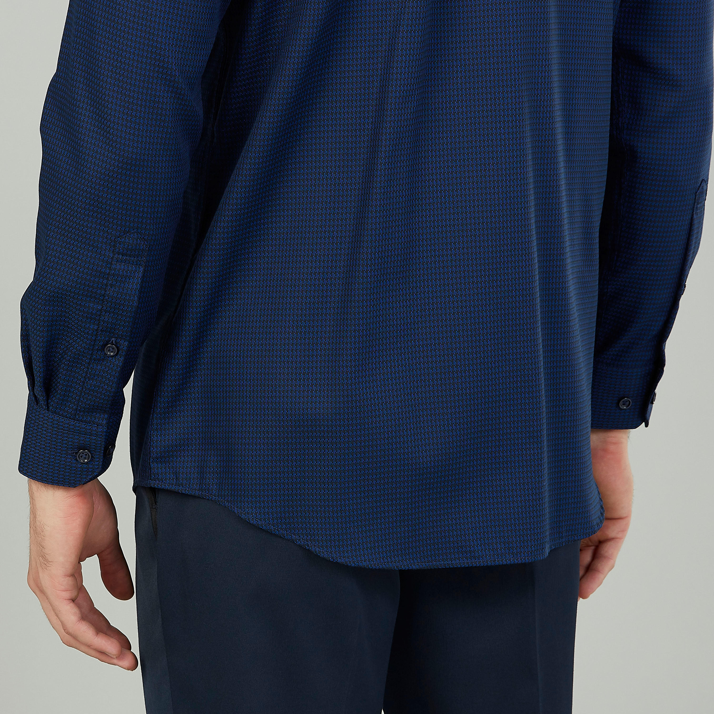 قميص مستدام بارز الملمس بأكمام طويلة وجيب صدر -men-clothing-shirts-image-5