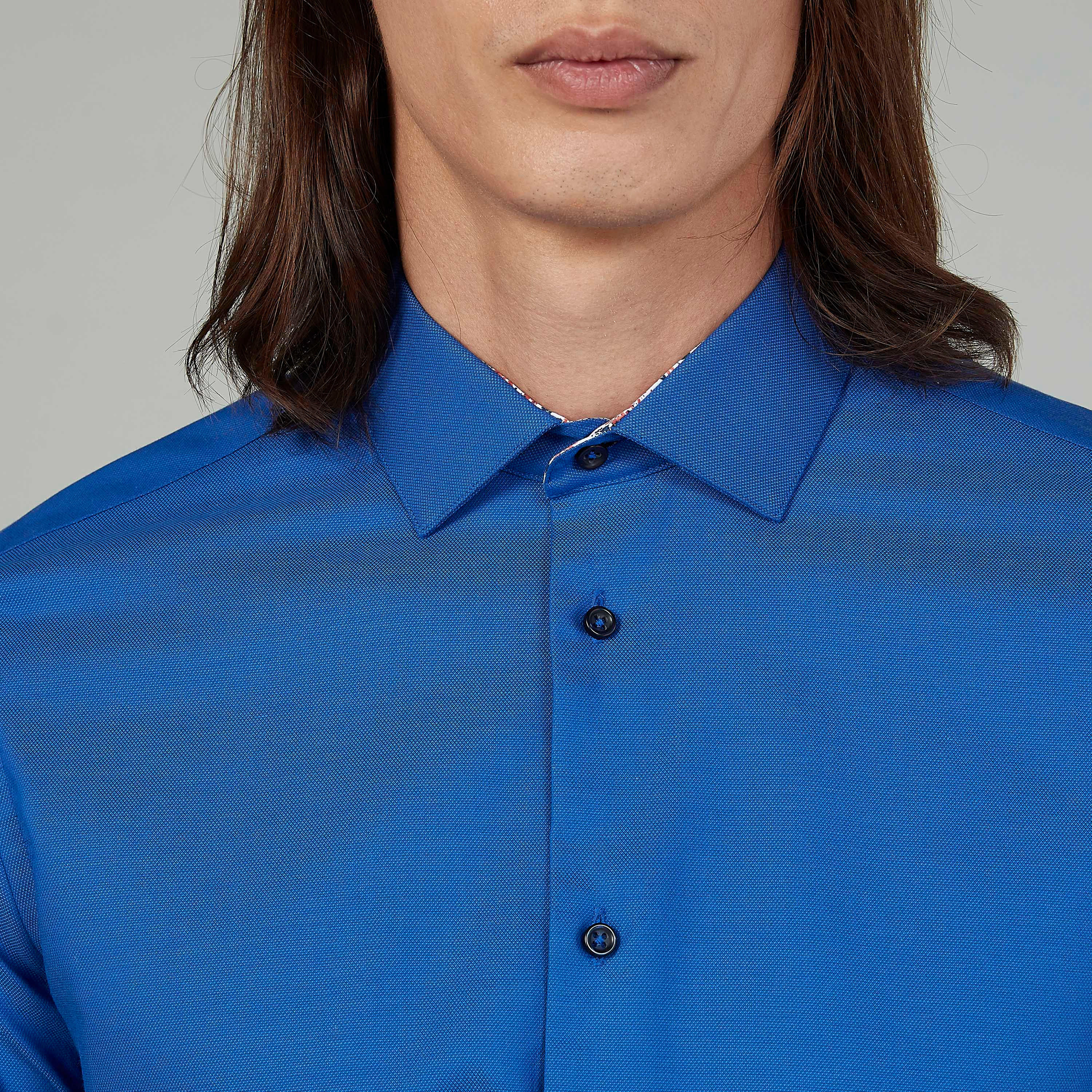 قميص بارز الملمس بياقة عاديّة وأكمام طويلة-men-clothing-shirts-image-3