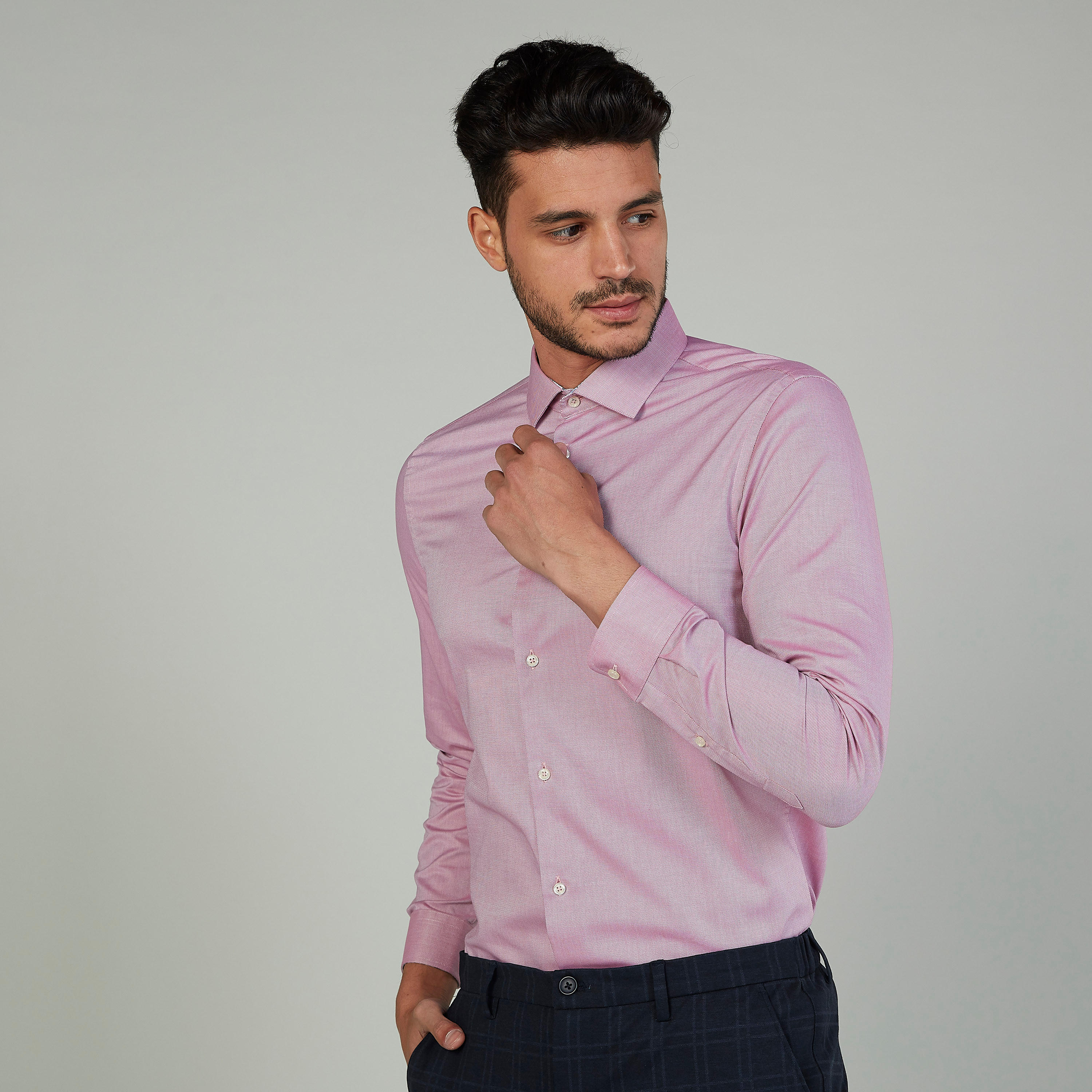 قميص رسمي بارز الملمس بياقة عاديّة وأكمام طويلة-men-clothing-shirts-image-1