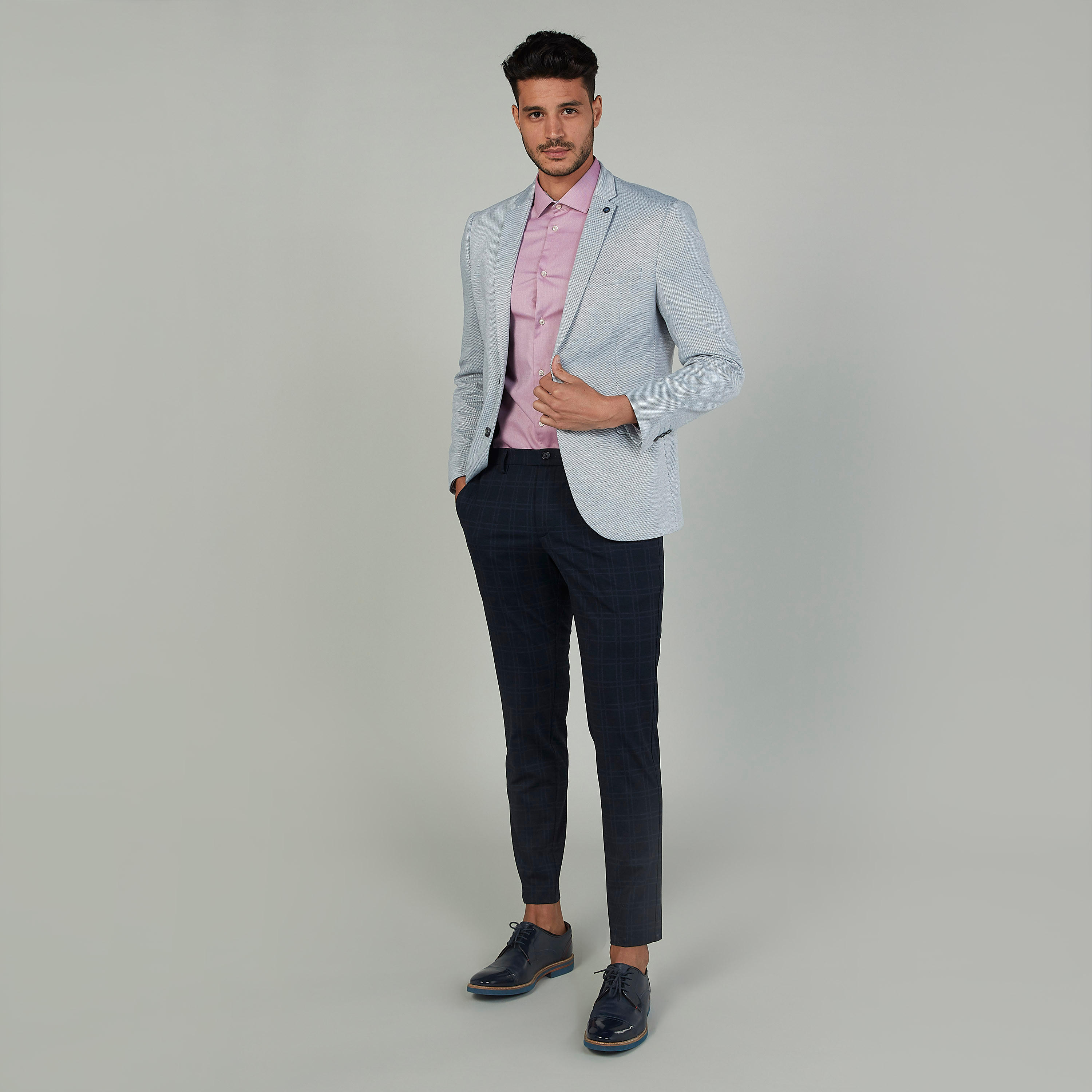 قميص رسمي بارز الملمس بياقة عاديّة وأكمام طويلة-men-clothing-shirts-image-2