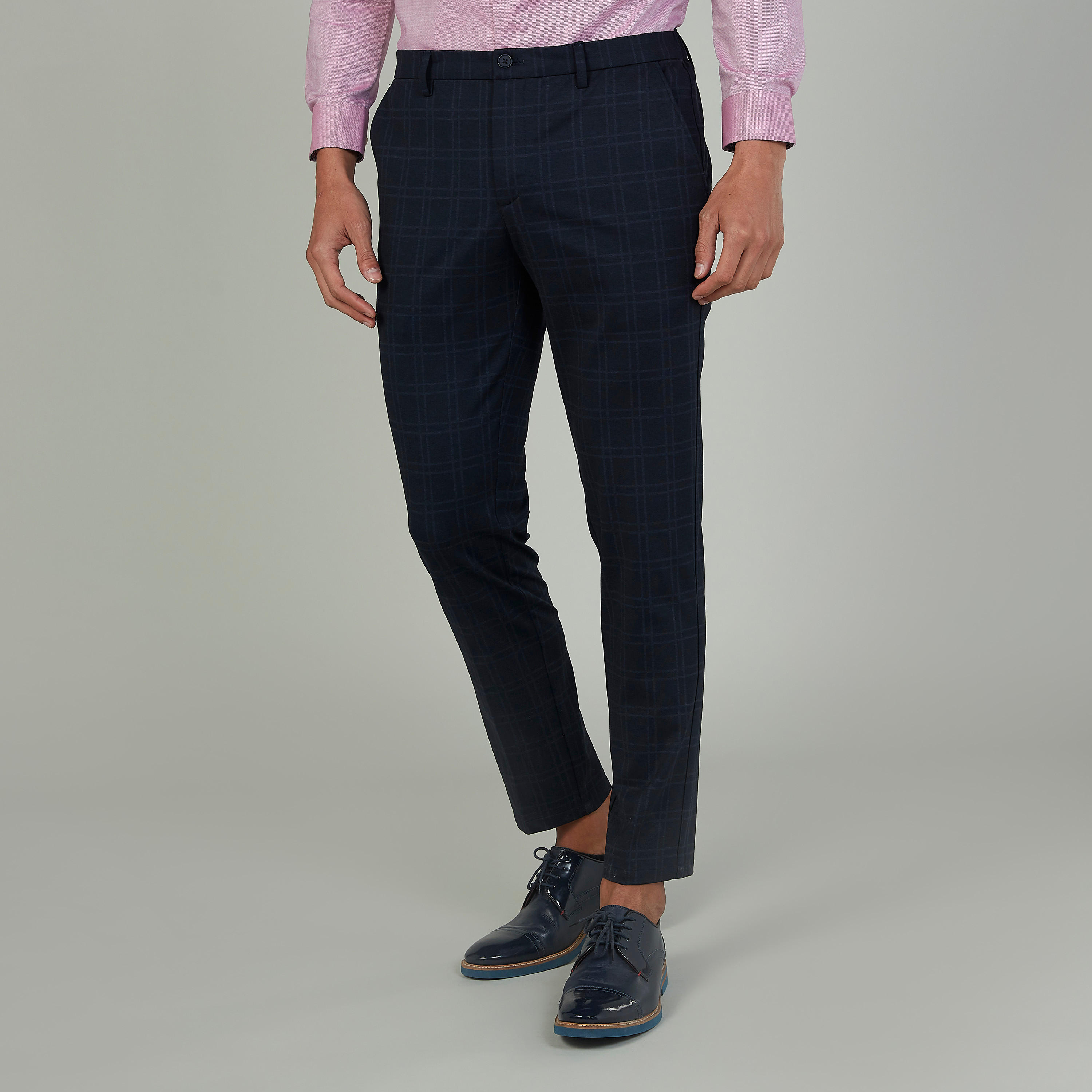 بنطلون رسمي سكيني قصير كاروهات بخصر متوسط الإرتفاع وجيوب-men-clothing-bottoms-trousersandchinos-trousers-image-1
