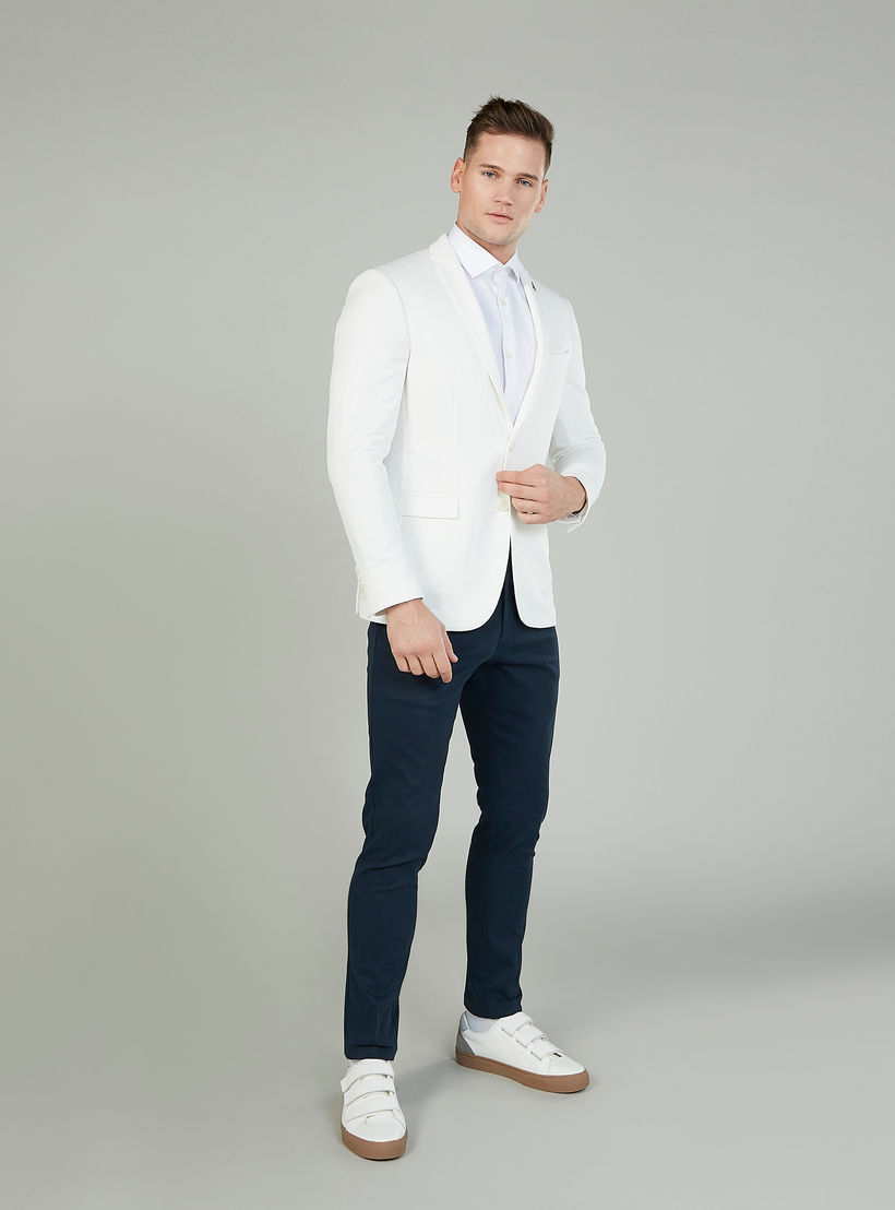 جاكيت رسمي سكيني بارز الملمس بأكمام طويلة وياقة مطويّة-men-winterwear-jacketsandblazers-image-2