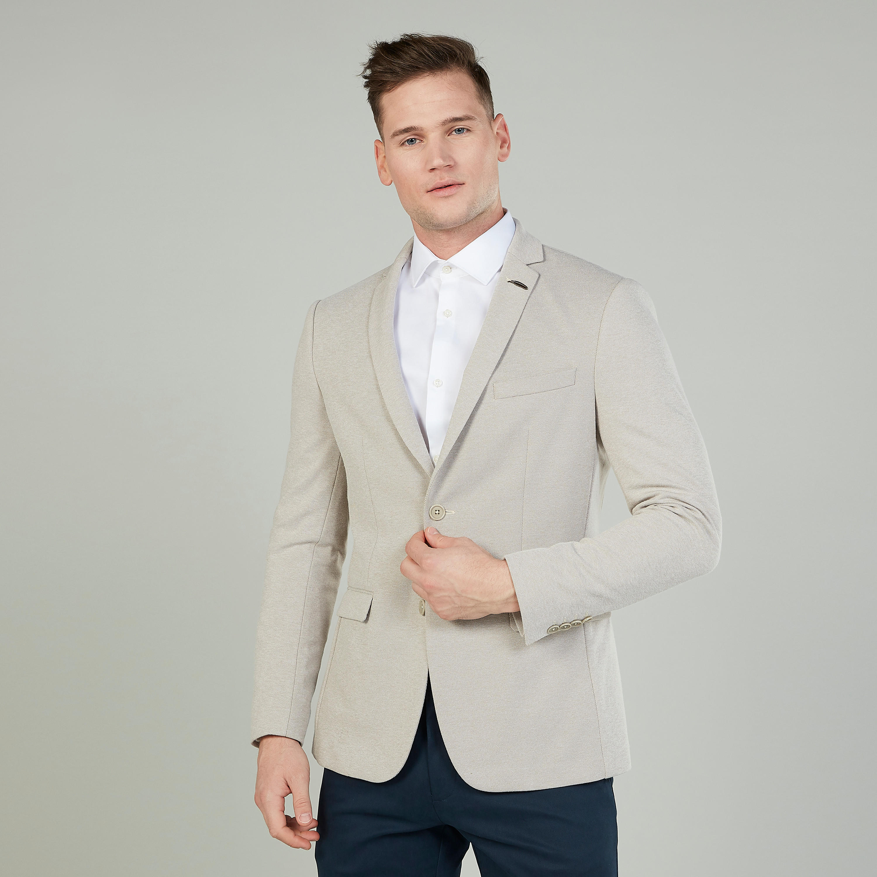 جاكيت رسمي سليم بارز الملمس بأكمام طويلة وياقة مطويّة-men-winterwear-jacketsandblazers-image-1