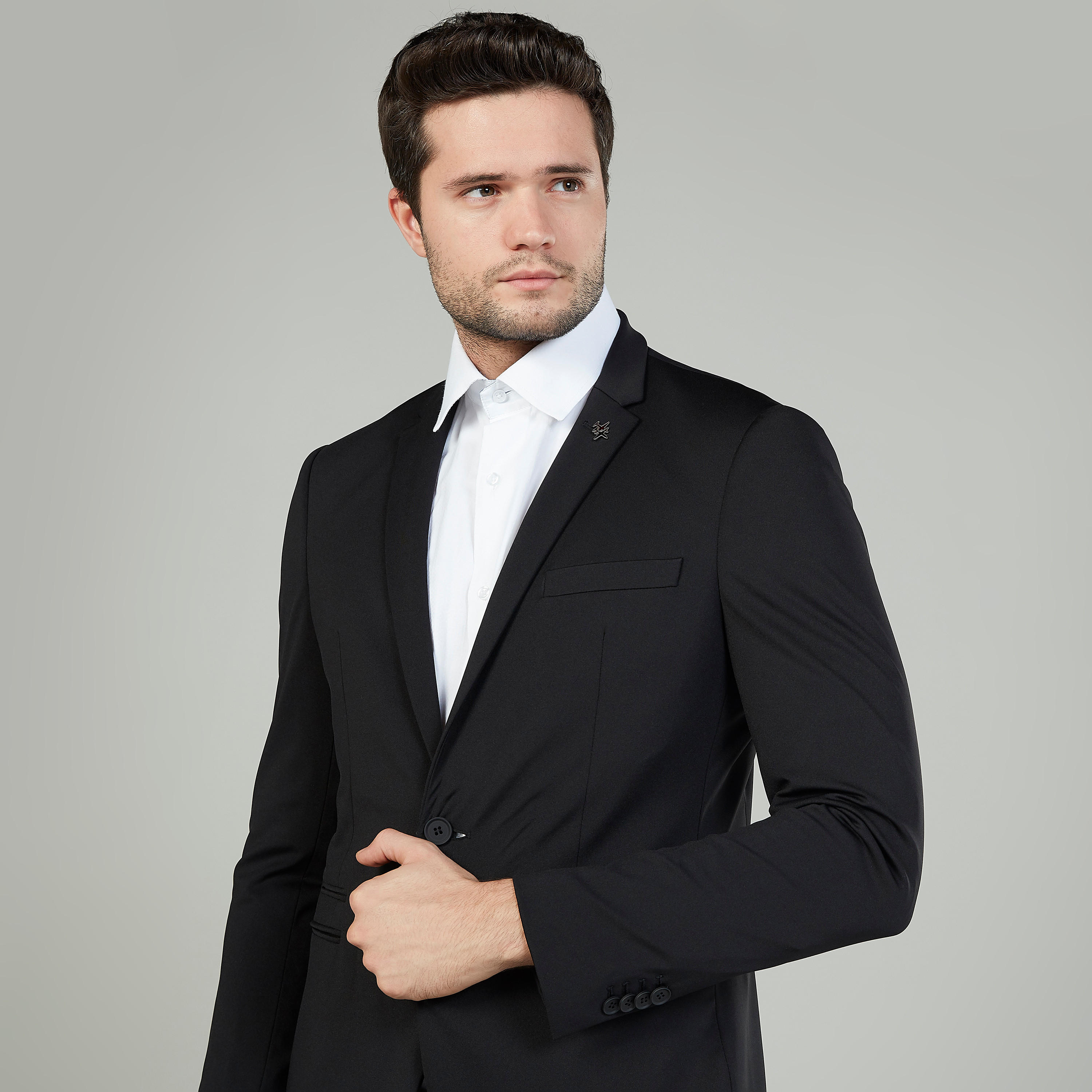 جاكيت بليزر رسمي سادة بقصّة سليم وياقة مطوية وأكمام طويلة-men-winterwear-jacketsandblazers-image-3