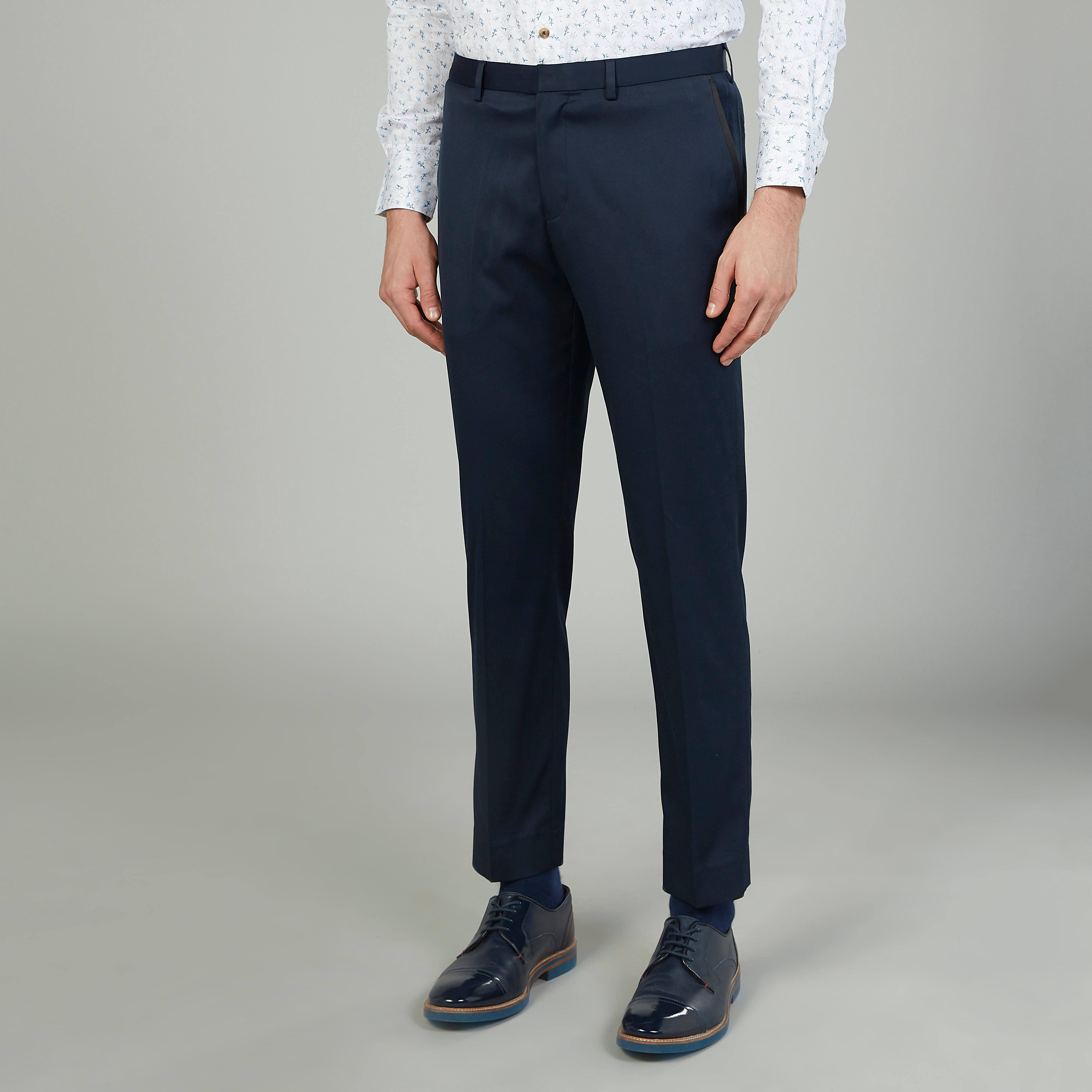 بنطلون سليم سادة بخصر متوسط الارتفاع وجيوب وعراوي-men-clothing-bottoms-trousersandchinos-trousers-image-1