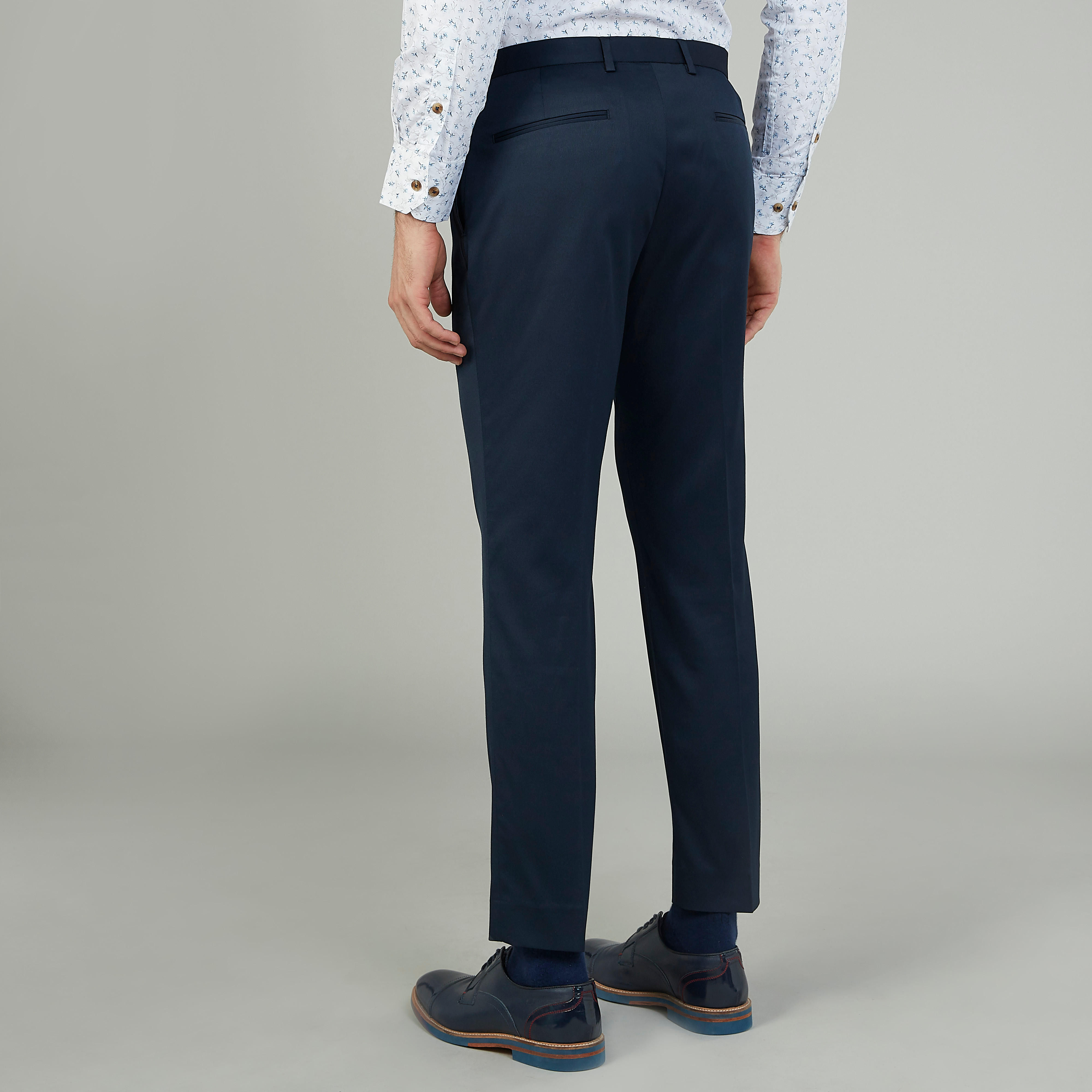 بنطلون سليم سادة بخصر متوسط الارتفاع وجيوب وعراوي-men-clothing-bottoms-trousersandchinos-trousers-image-4