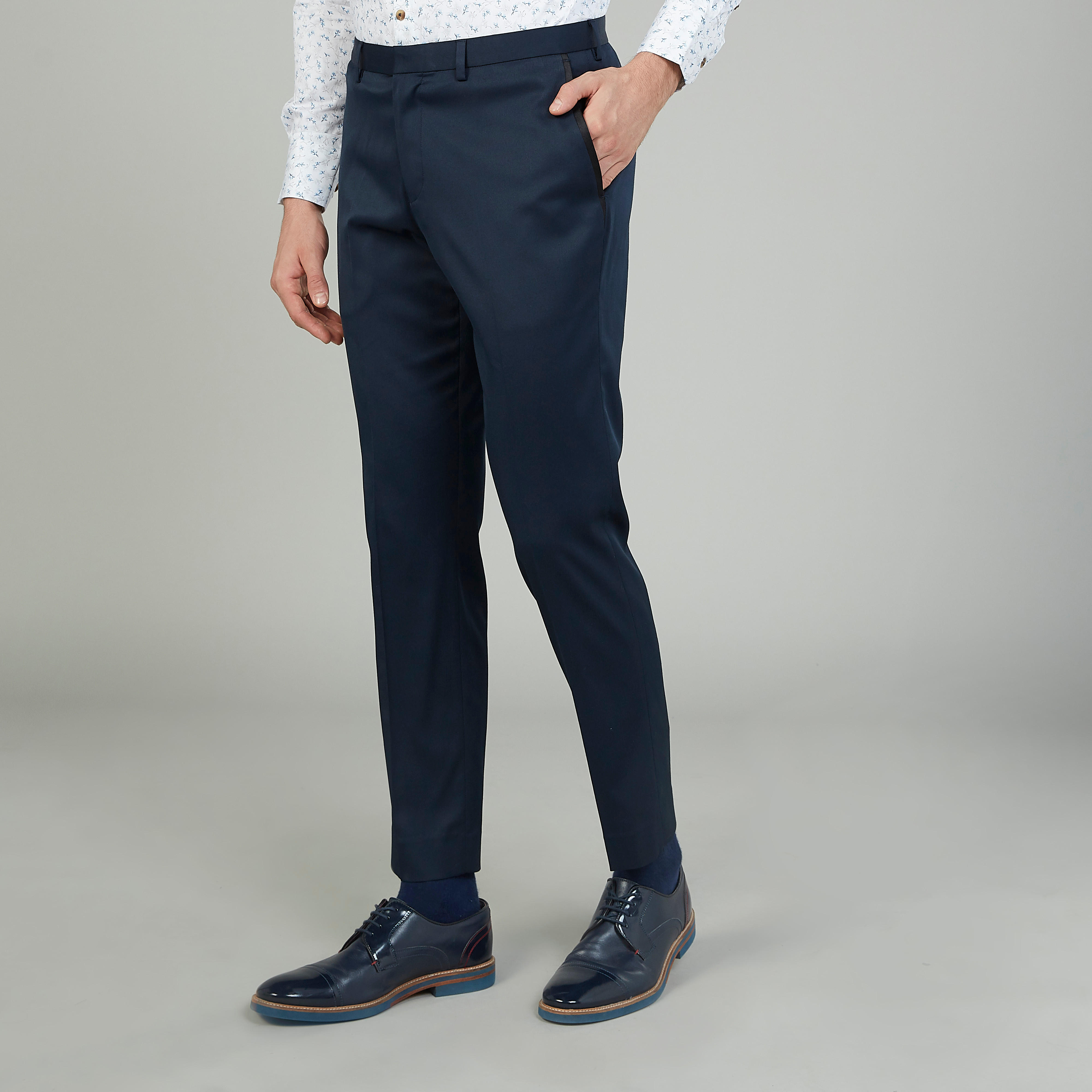 بنطلون سليم سادة بخصر متوسط الارتفاع وجيوب وعراوي-men-clothing-bottoms-trousersandchinos-trousers-image-5