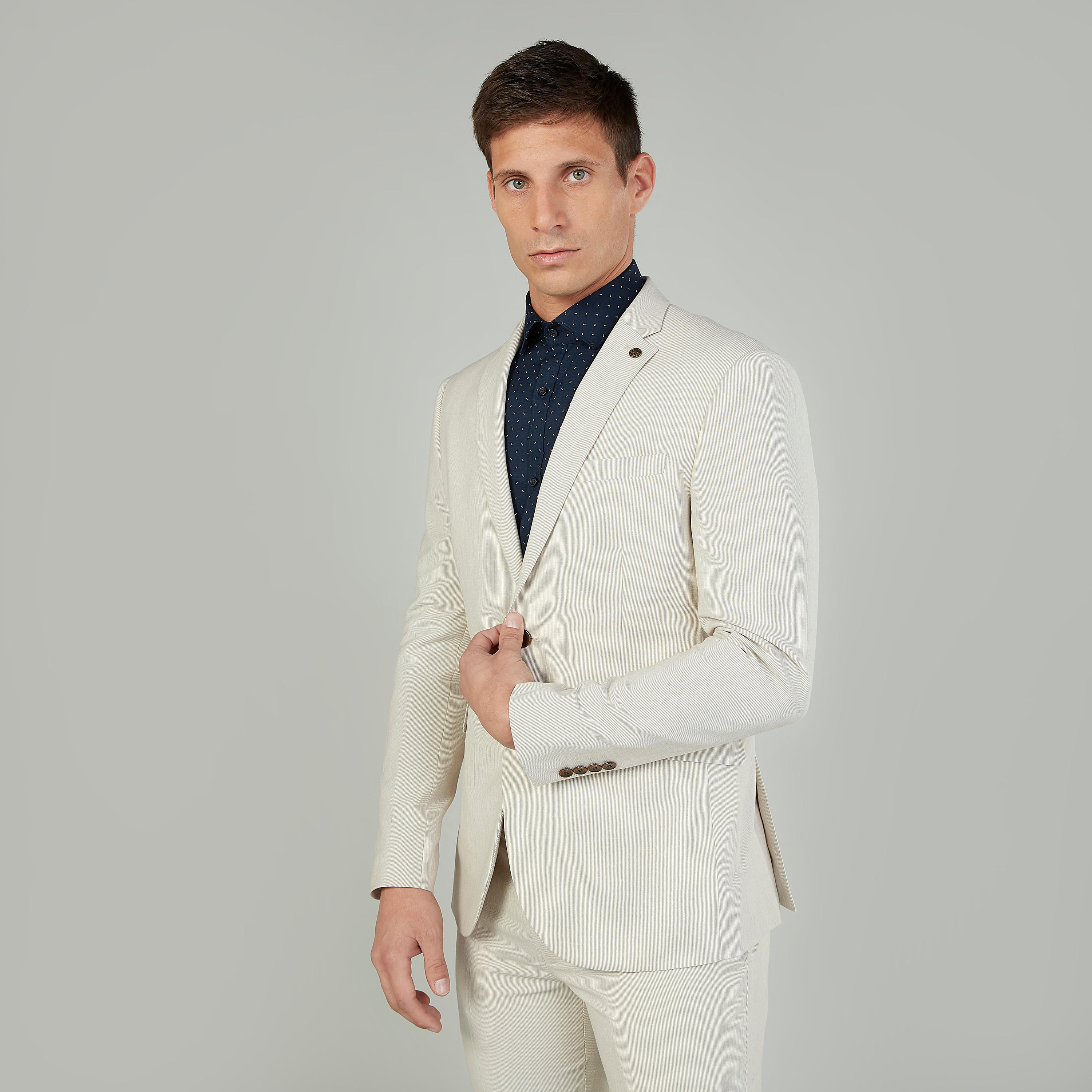 بليزر كتّان سليم فيت بارز الملمس بياقة طويلة وجيوب بطيّة-men-winterwear-jacketsandblazers-image-1