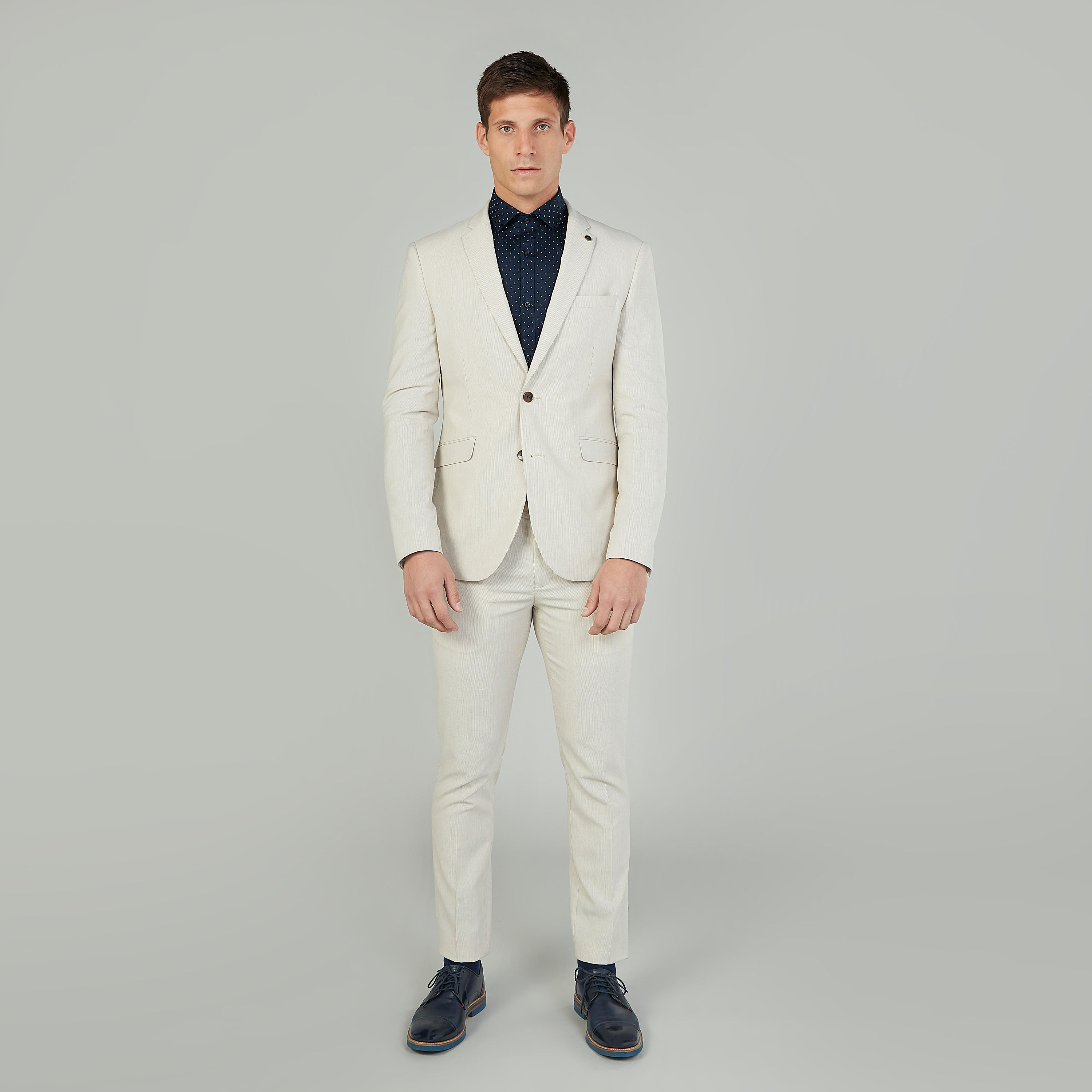 بليزر كتّان سليم فيت بارز الملمس بياقة طويلة وجيوب بطيّة-men-winterwear-jacketsandblazers-image-2