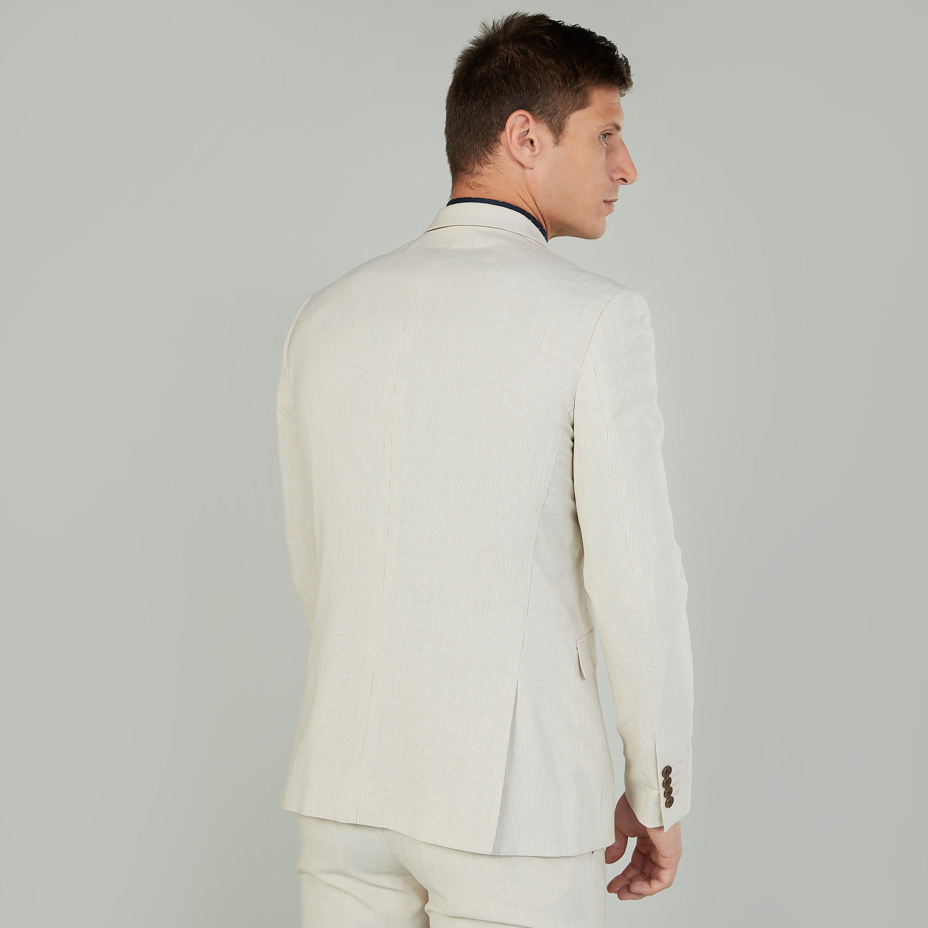بليزر كتّان سليم فيت بارز الملمس بياقة طويلة وجيوب بطيّة-men-winterwear-jacketsandblazers-image-4