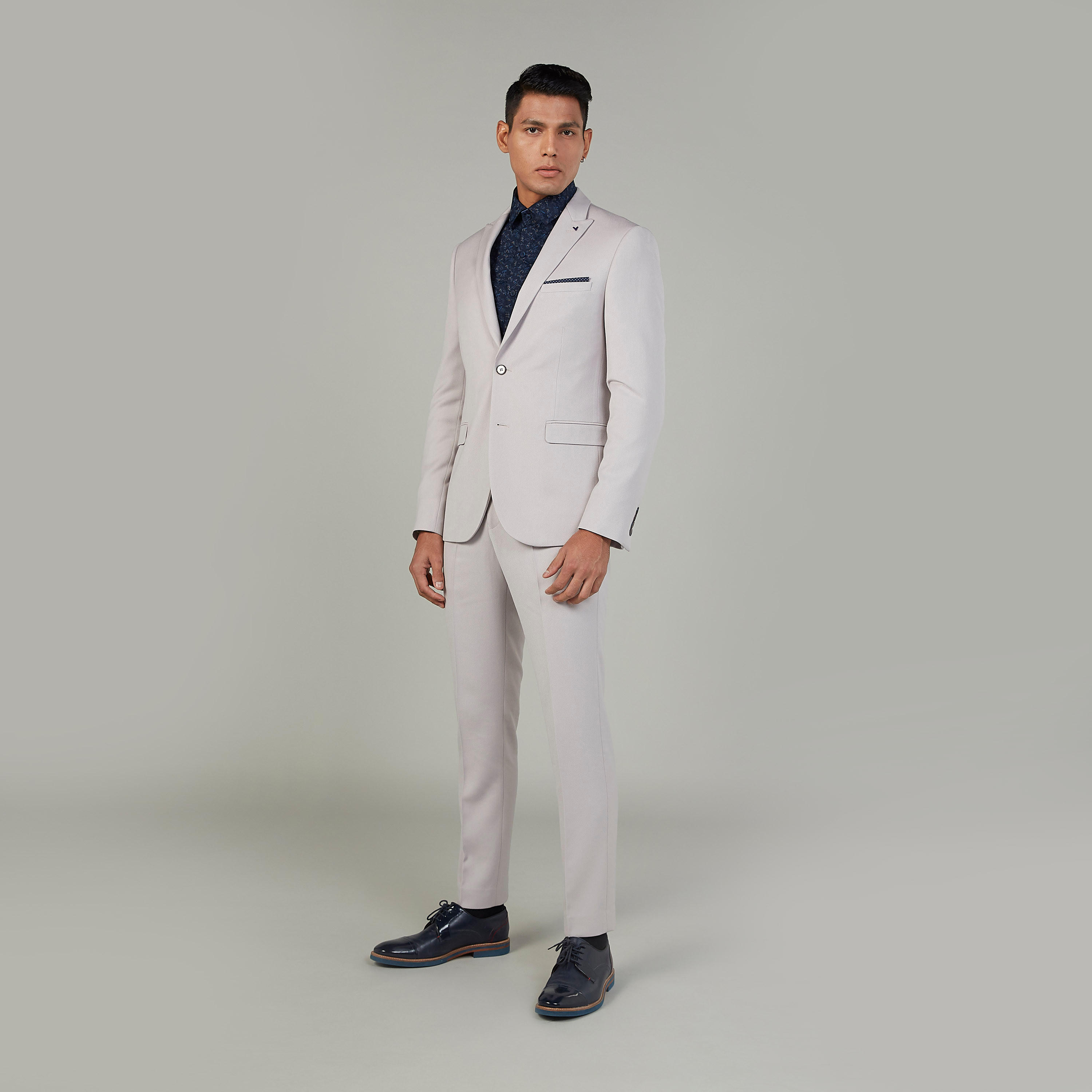 بنطلون رسمي طويل بارز الملمس بخصر متوسط الارتفاع وجيوب-men-clothing-bottoms-trousersandchinos-trousers-image-2