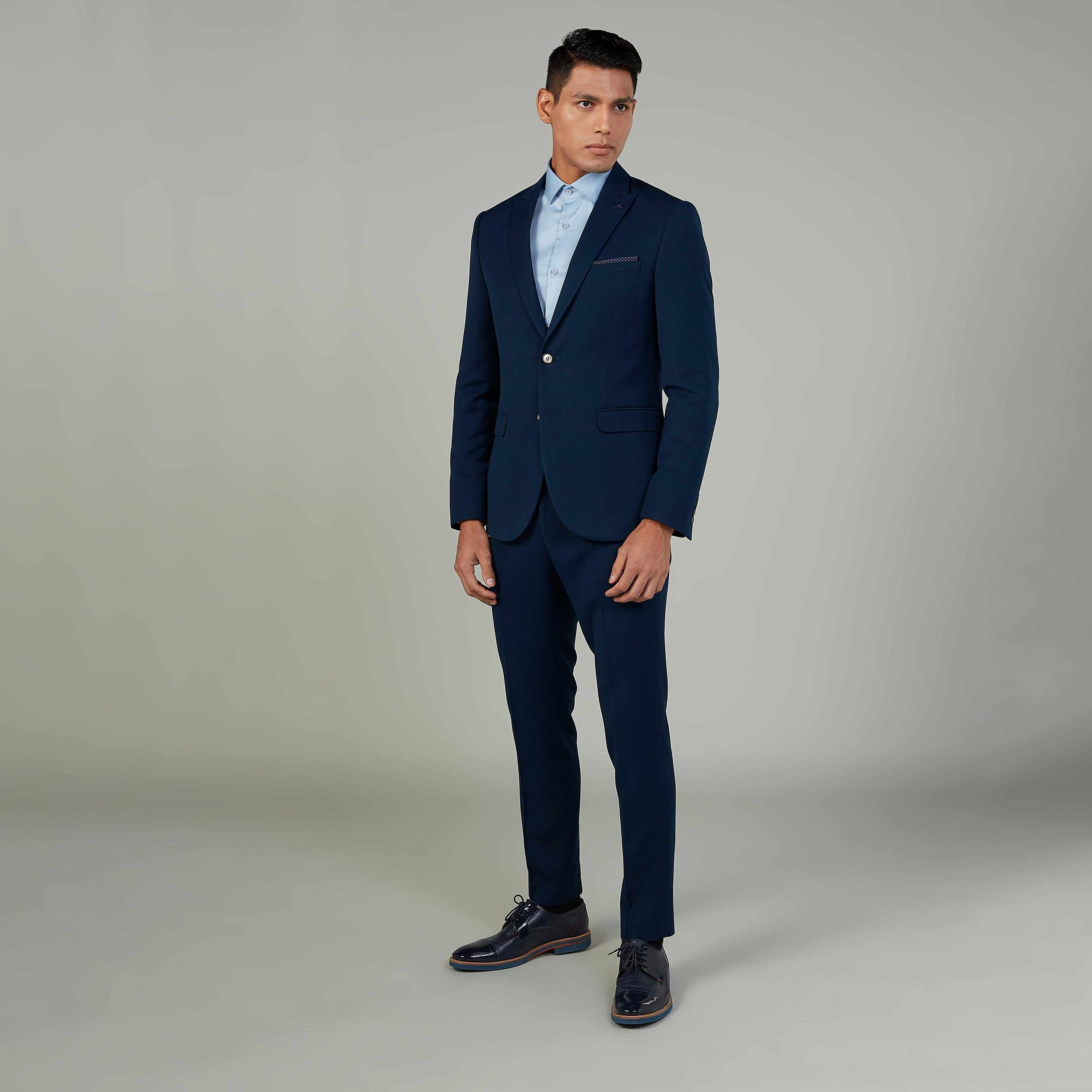 قميص سادة بياقة عاديّة وأكمام طويلة-men-clothing-shirts-image-4