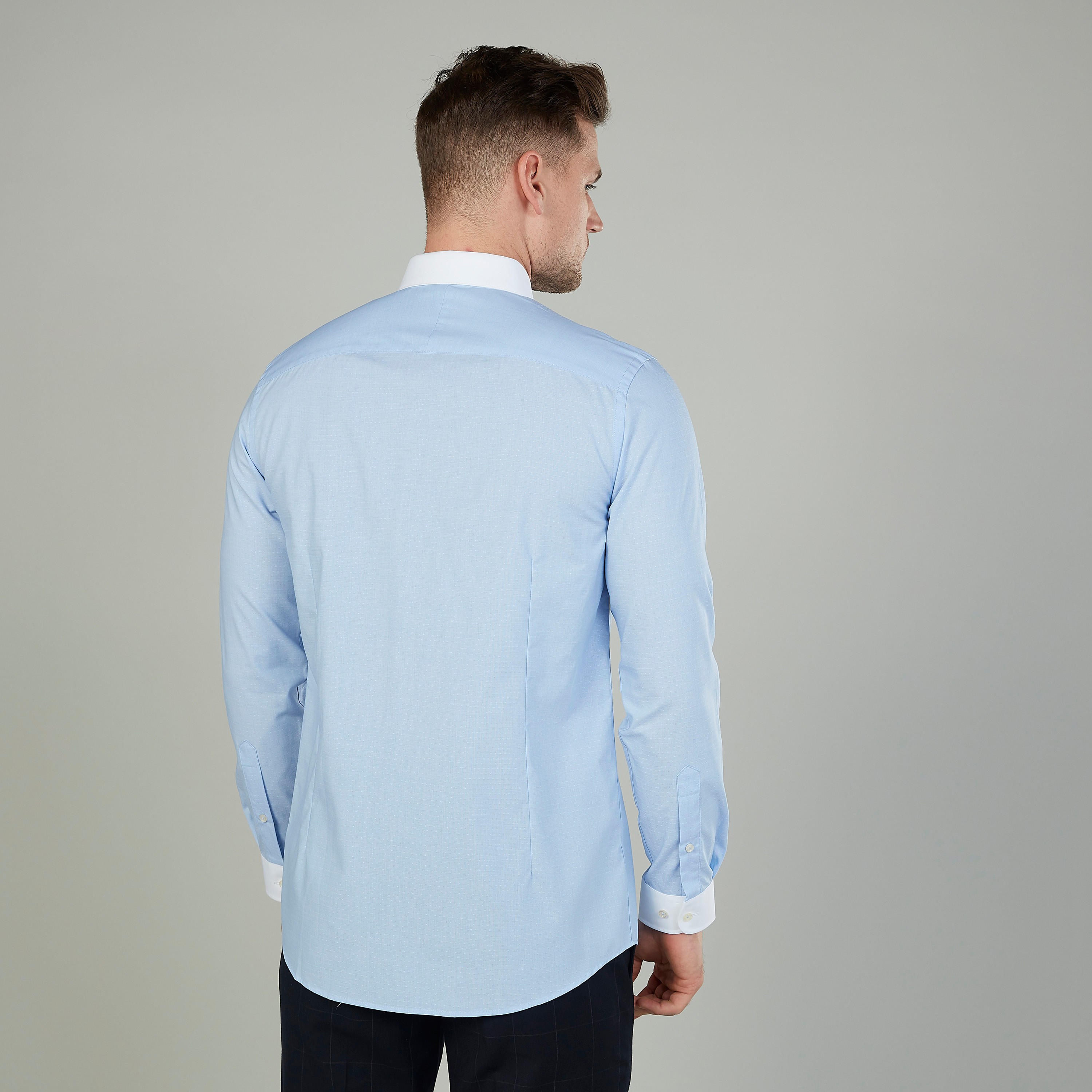 قميص سادة بياقة عاديّة وأكمام طويلة-men-clothing-shirts-image-2