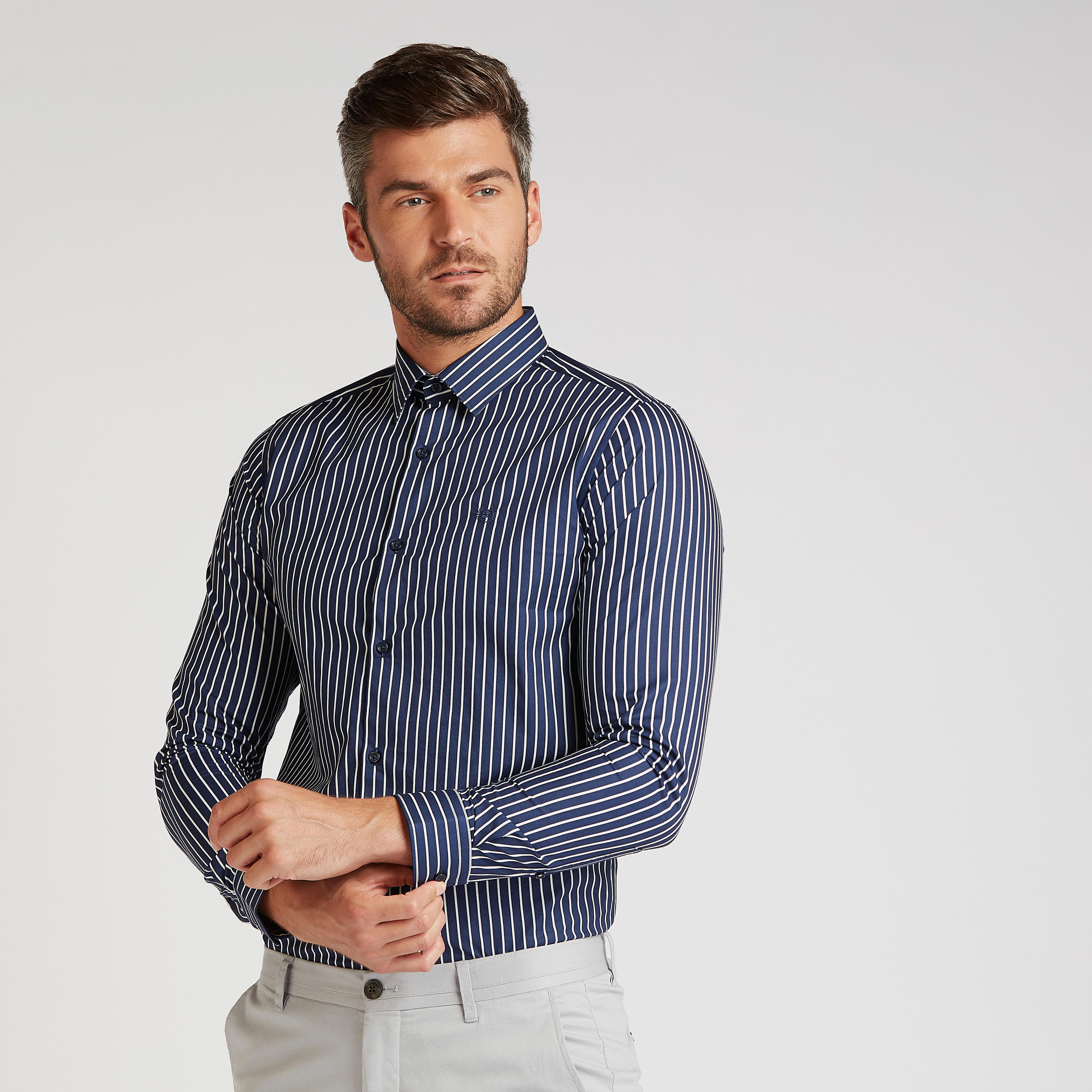 قميص رسمي مقلّم بأكمام طويلة وياقة عادية-men-clothing-shirts-image-1