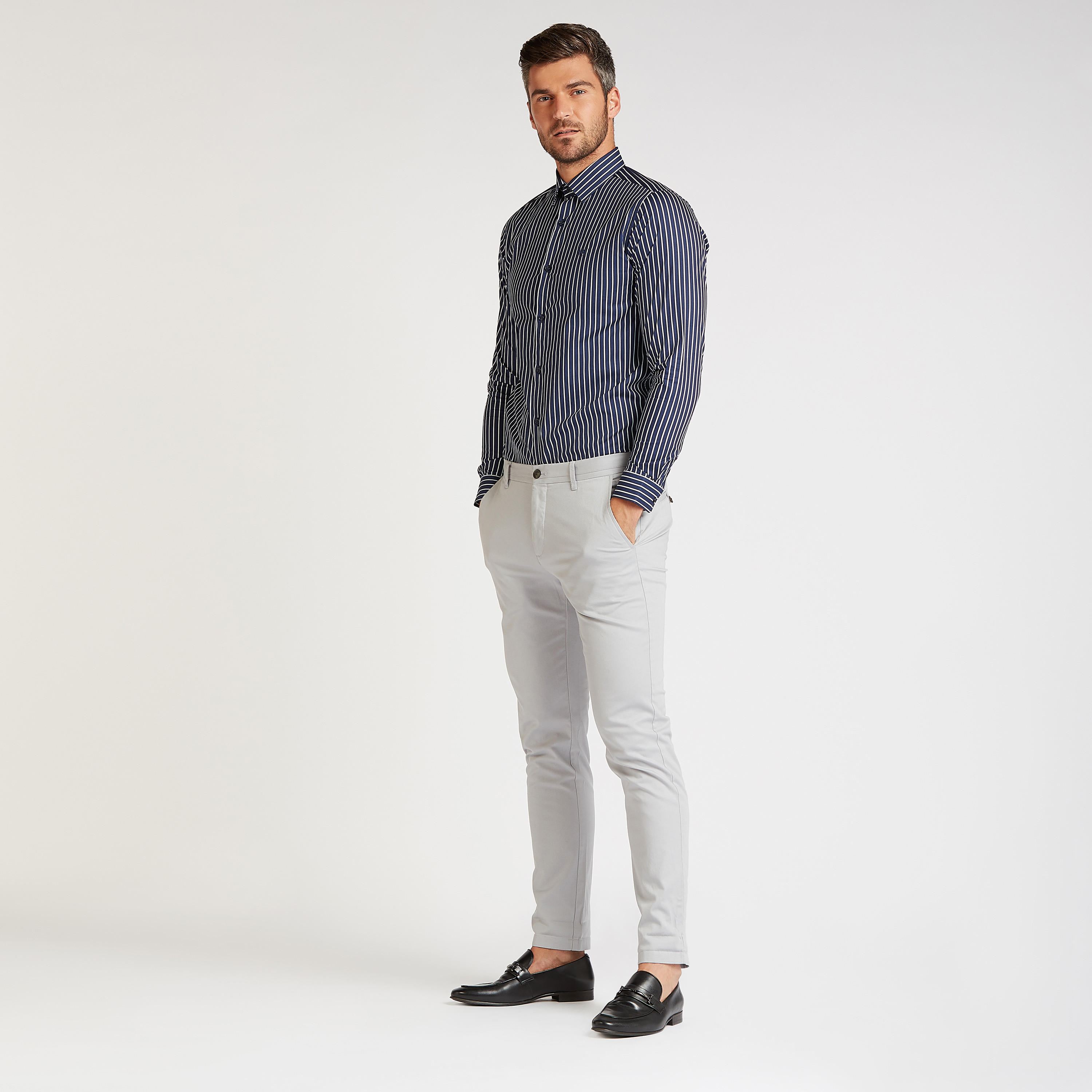 قميص رسمي مقلّم بأكمام طويلة وياقة عادية-men-clothing-shirts-image-2