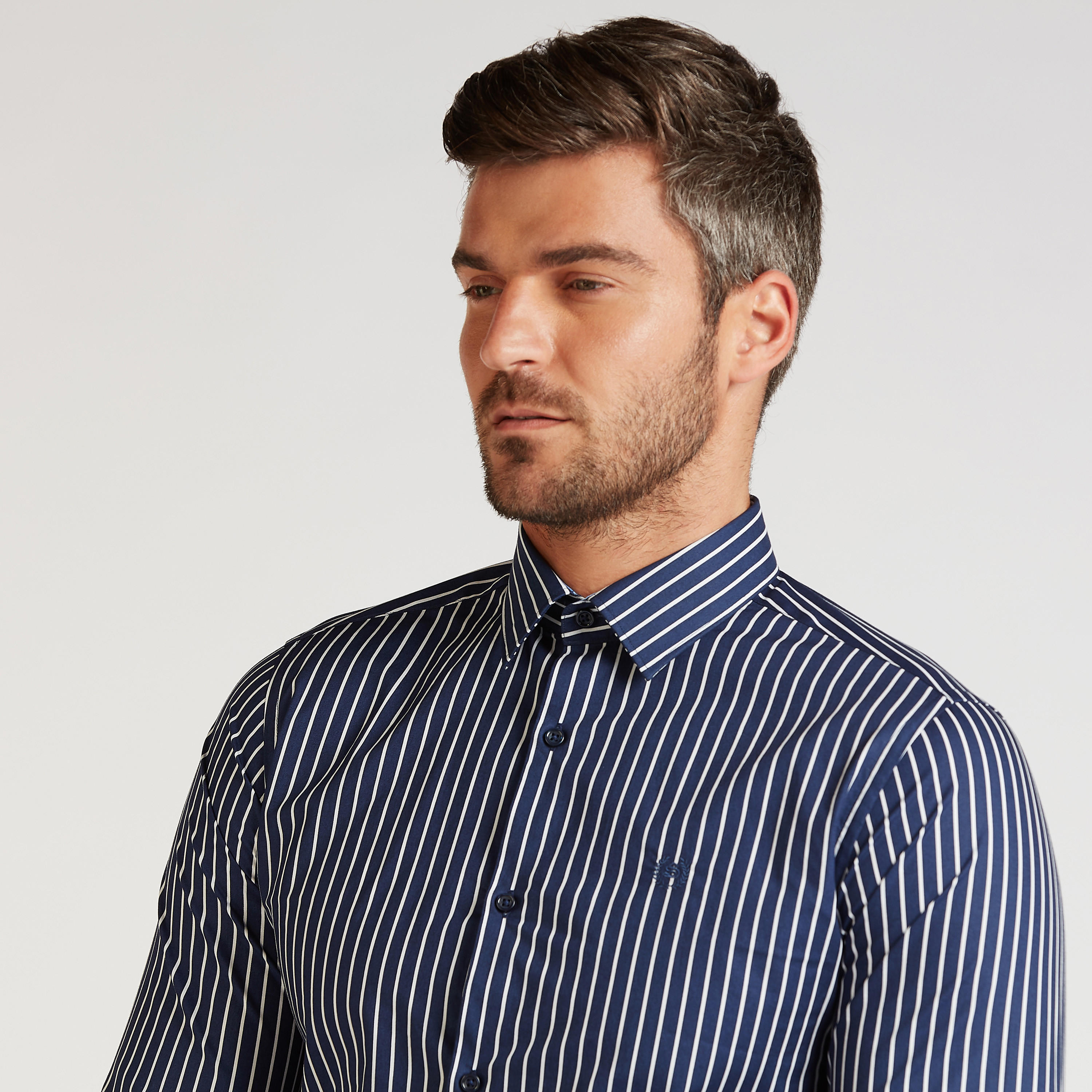 قميص رسمي مقلّم بأكمام طويلة وياقة عادية-men-clothing-shirts-image-3
