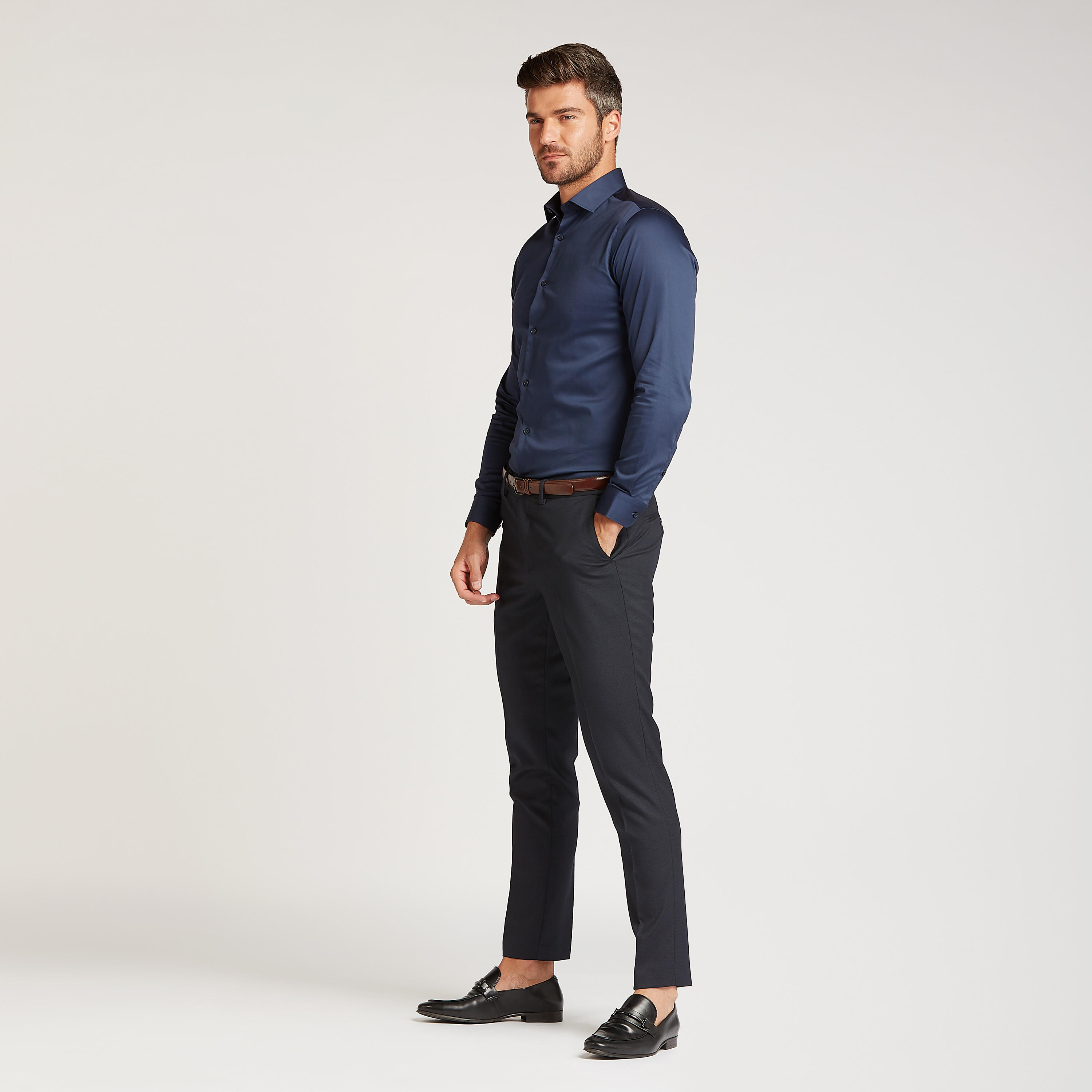 بنطلون سليم سادة بتفاصيل جيوب وعراوي حزام-men-clothing-bottoms-trousersandchinos-trousers-image-2