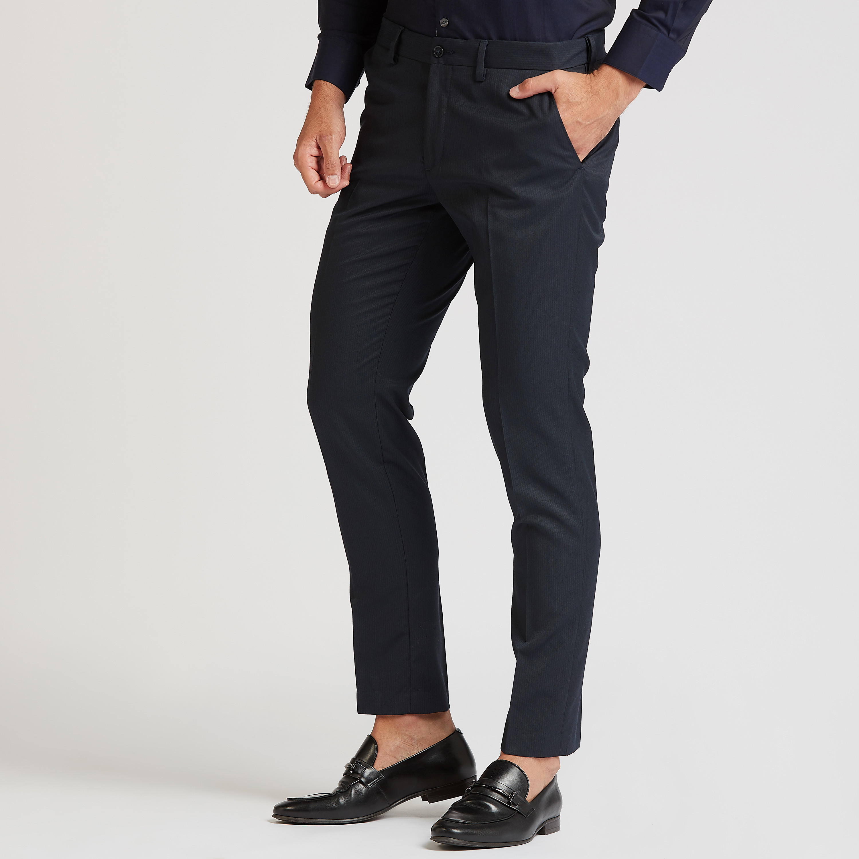 بنطلون رسمي سليم سادة بخصر متوسط الارتفاع وتفاصيل جيوب-men-clothing-bottoms-trousersandchinos-trousers-image-1