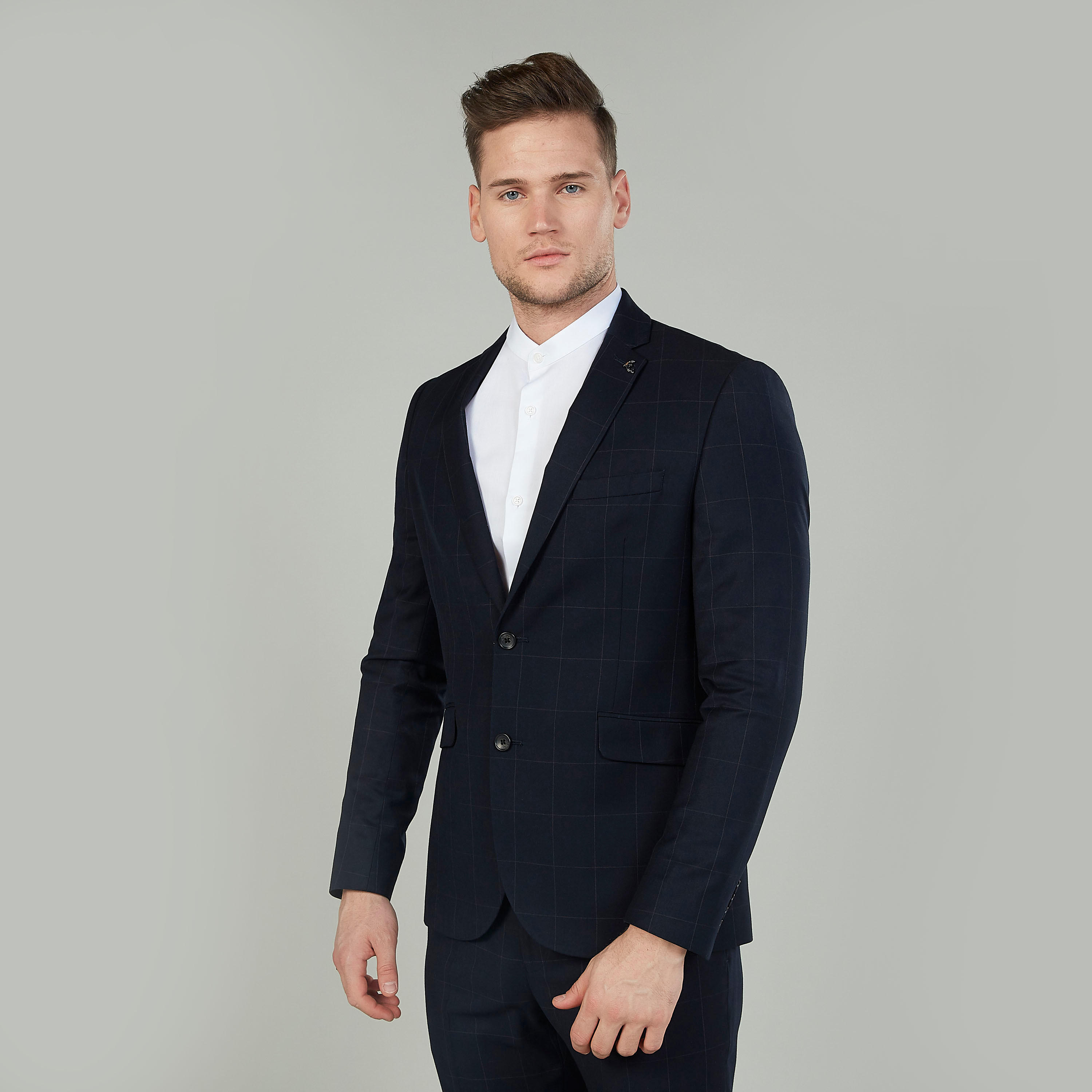جاكيت بليزر رسمي سليم كاروهات بياقة مطوية وأكمام طويلة-men-winterwear-jacketsandblazers-image-1