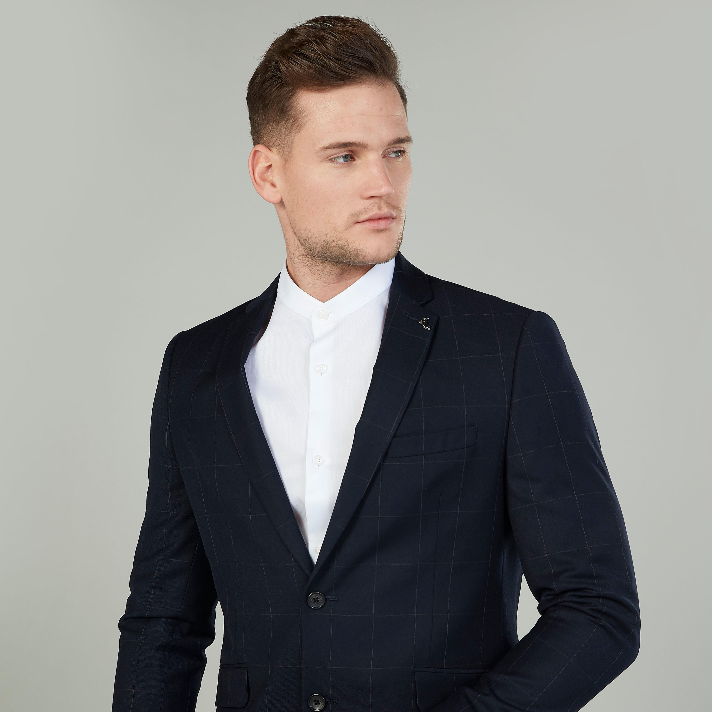 جاكيت بليزر رسمي سليم كاروهات بياقة مطوية وأكمام طويلة-men-winterwear-jacketsandblazers-image-3