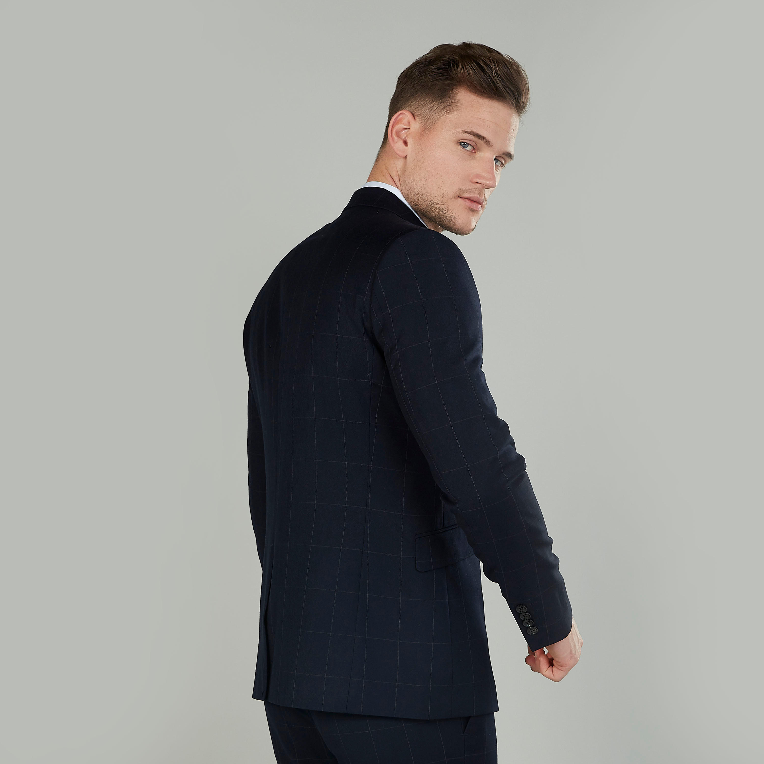 جاكيت بليزر رسمي سليم كاروهات بياقة مطوية وأكمام طويلة-men-winterwear-jacketsandblazers-image-4