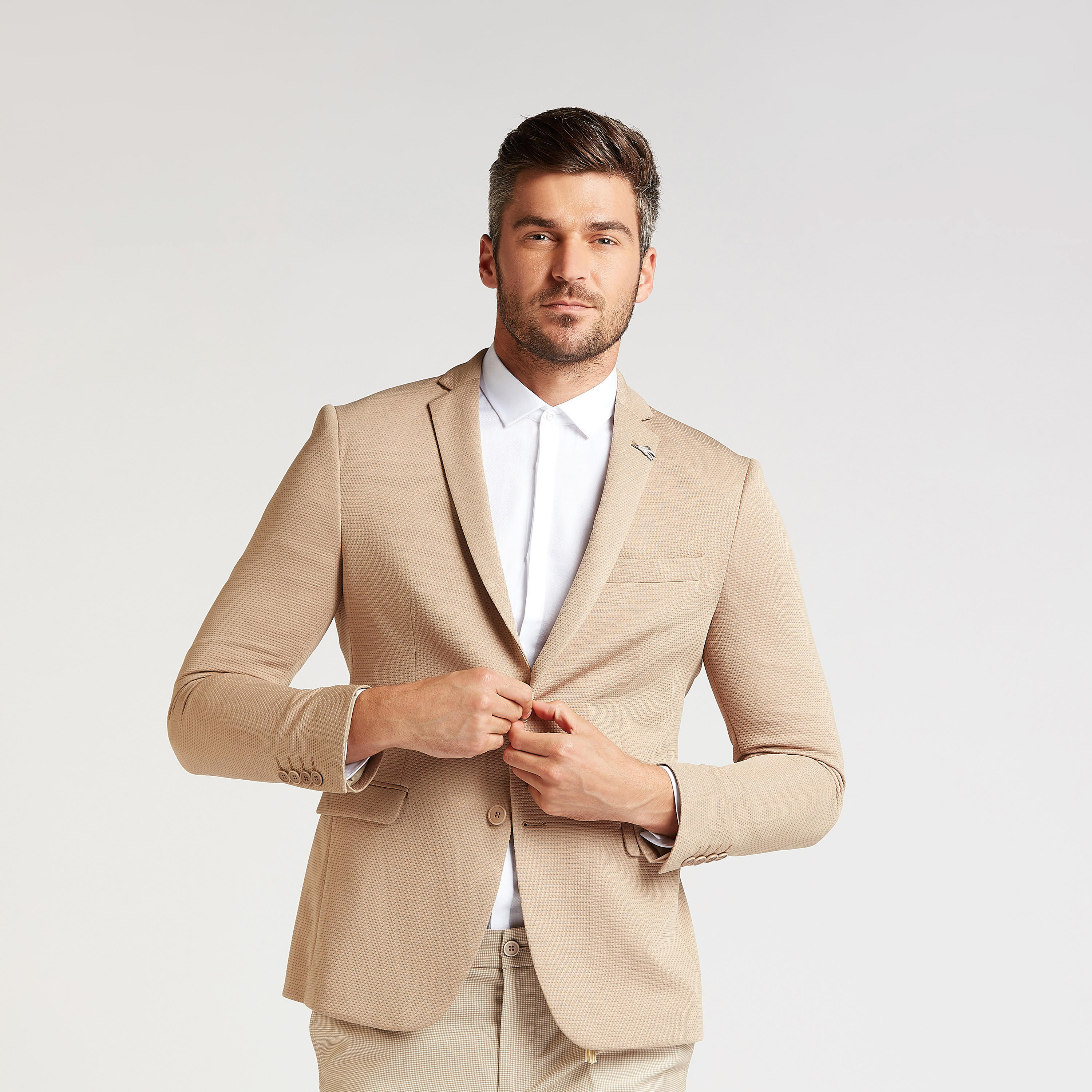 جاكيت بليزر رسمي بارز الملمس سكيني بياقة مطوية وأكمام طويلة-men-winterwear-jacketsandblazers-image-1