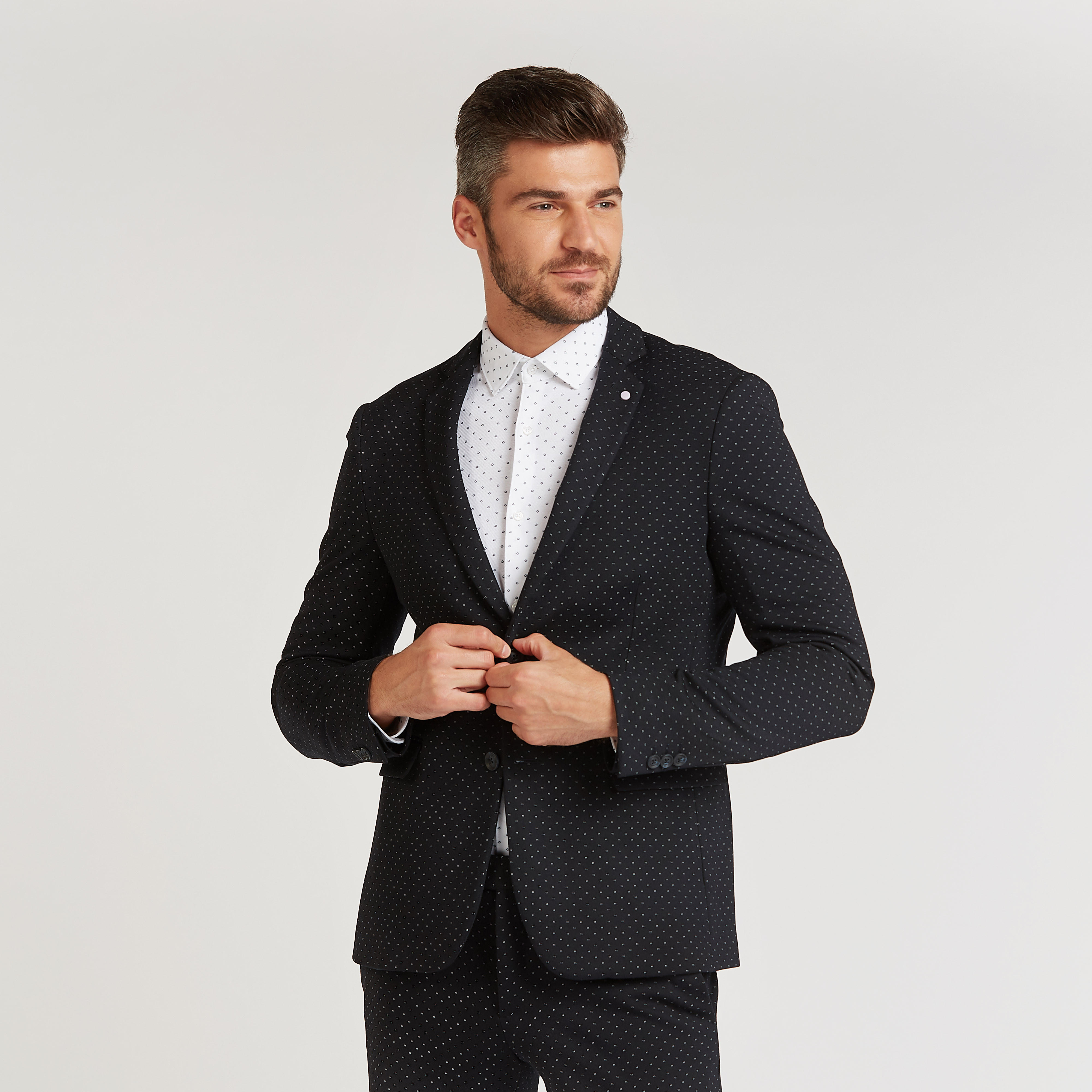 جاكيت بليزر بقصة سكيني بأكمام طويلة وياقة مطويّة-men-winterwear-jacketsandblazers-image-1