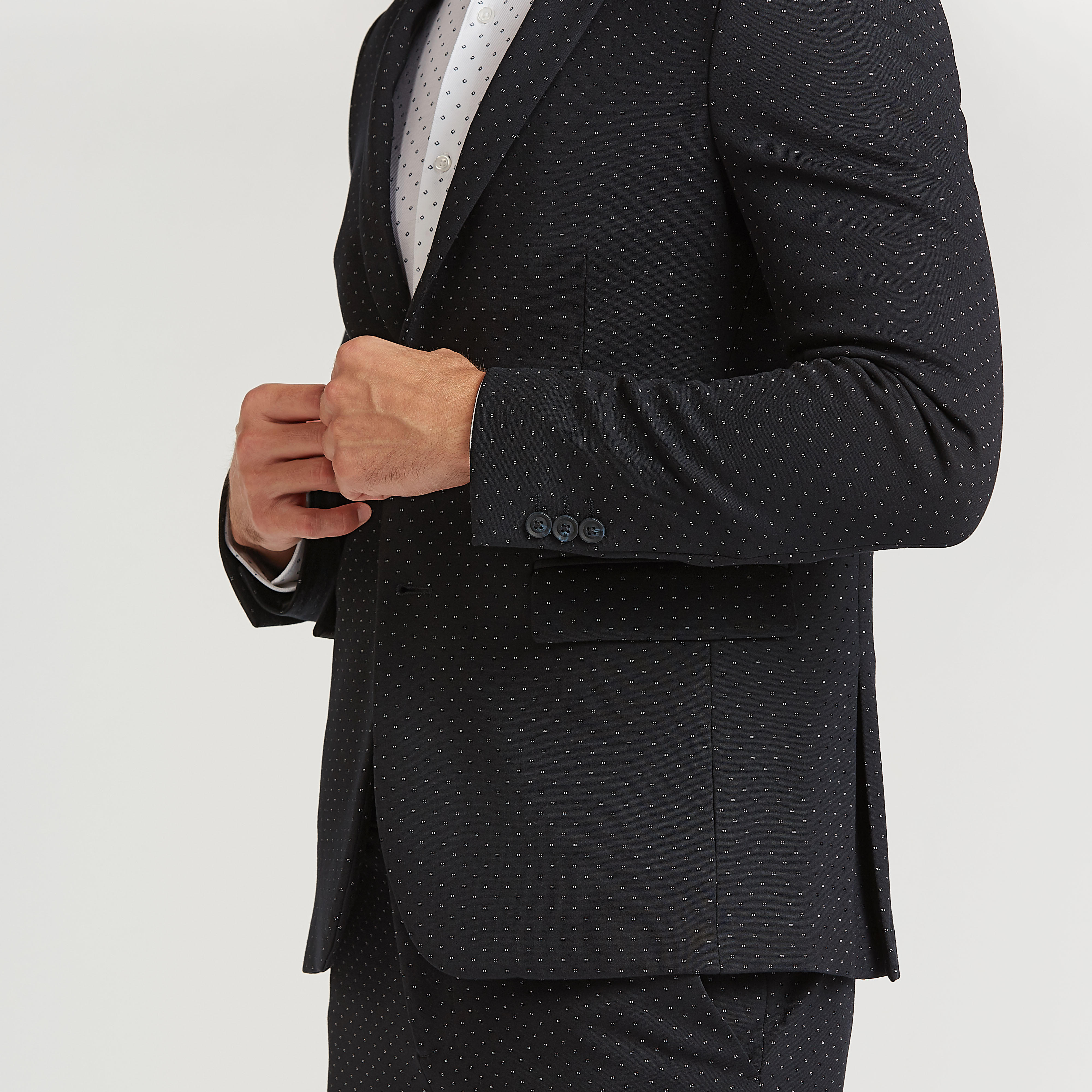 جاكيت بليزر بقصة سكيني بأكمام طويلة وياقة مطويّة-men-winterwear-jacketsandblazers-image-3