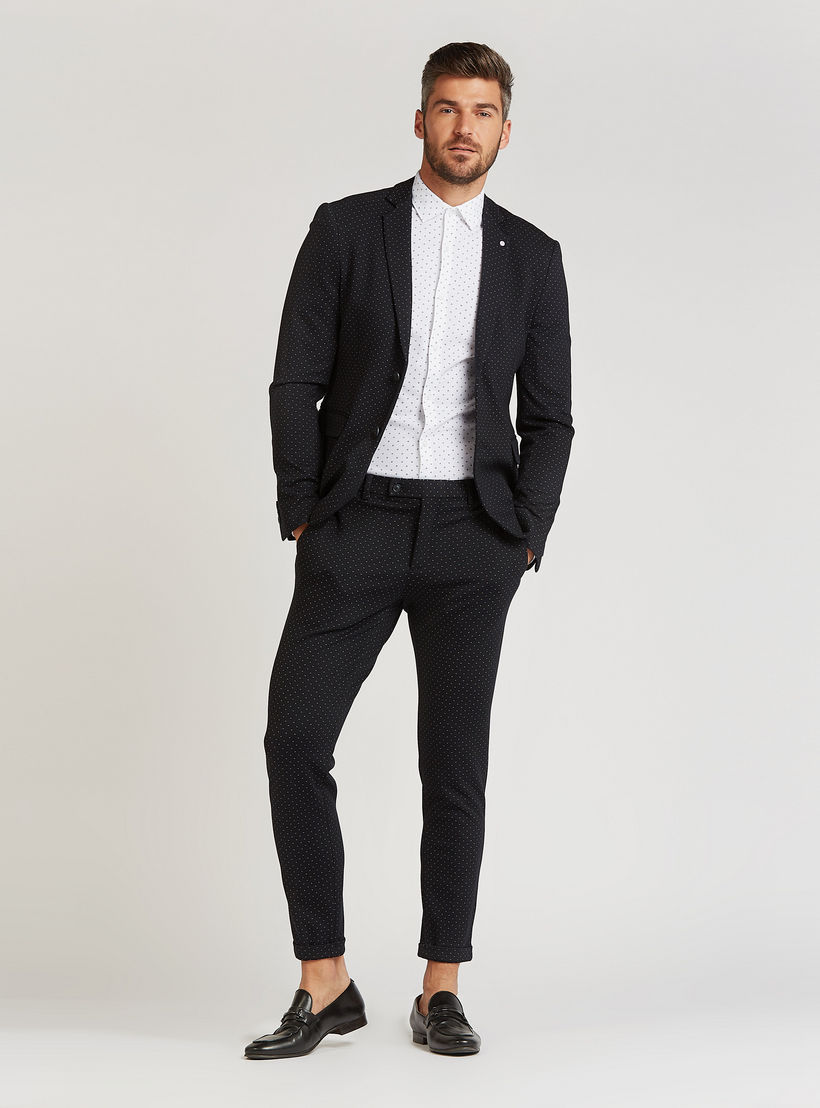 جاكيت بليزر بقصة سكيني بأكمام طويلة وياقة مطويّة-men-winterwear-jacketsandblazers-image-4