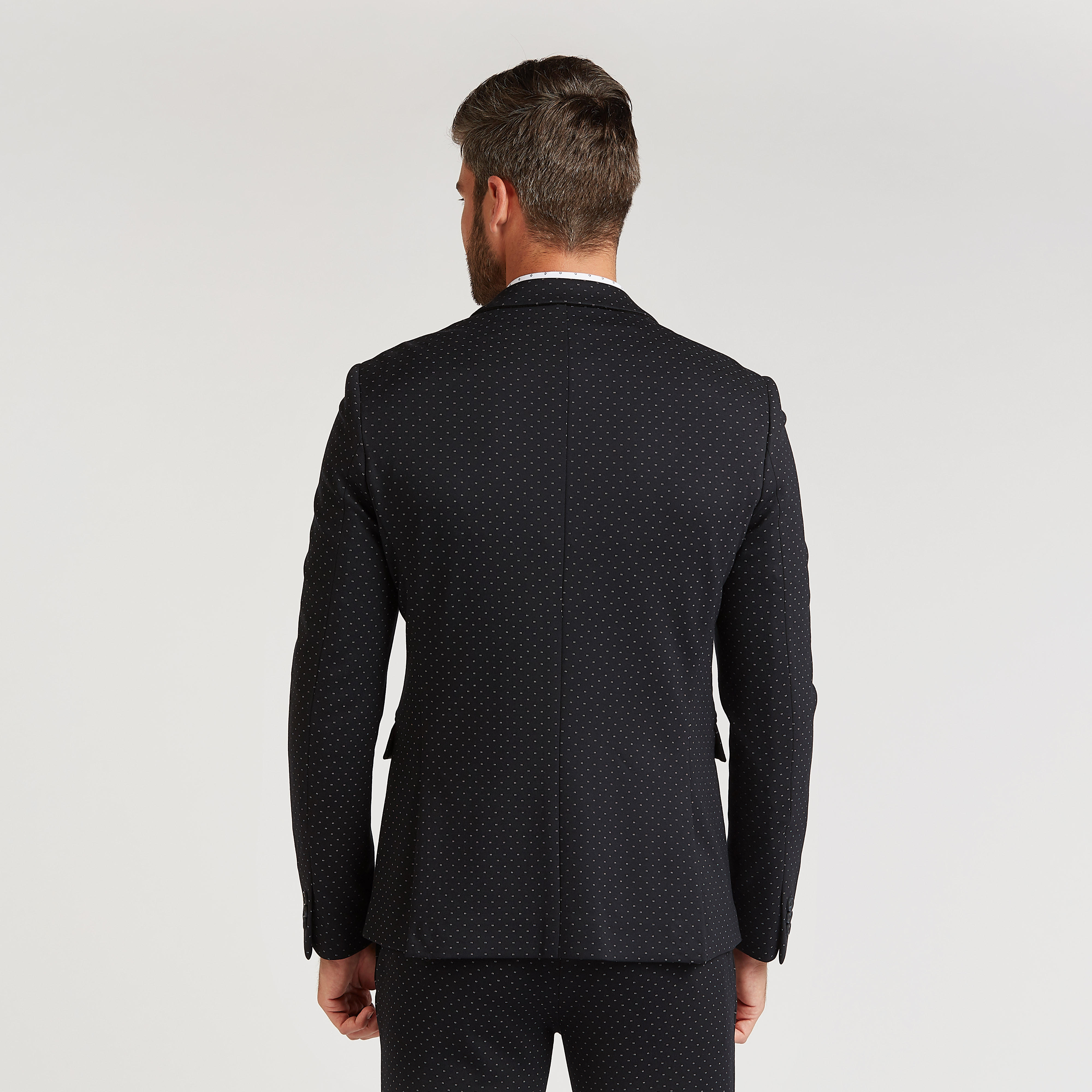جاكيت بليزر بقصة سكيني بأكمام طويلة وياقة مطويّة-men-winterwear-jacketsandblazers-image-5