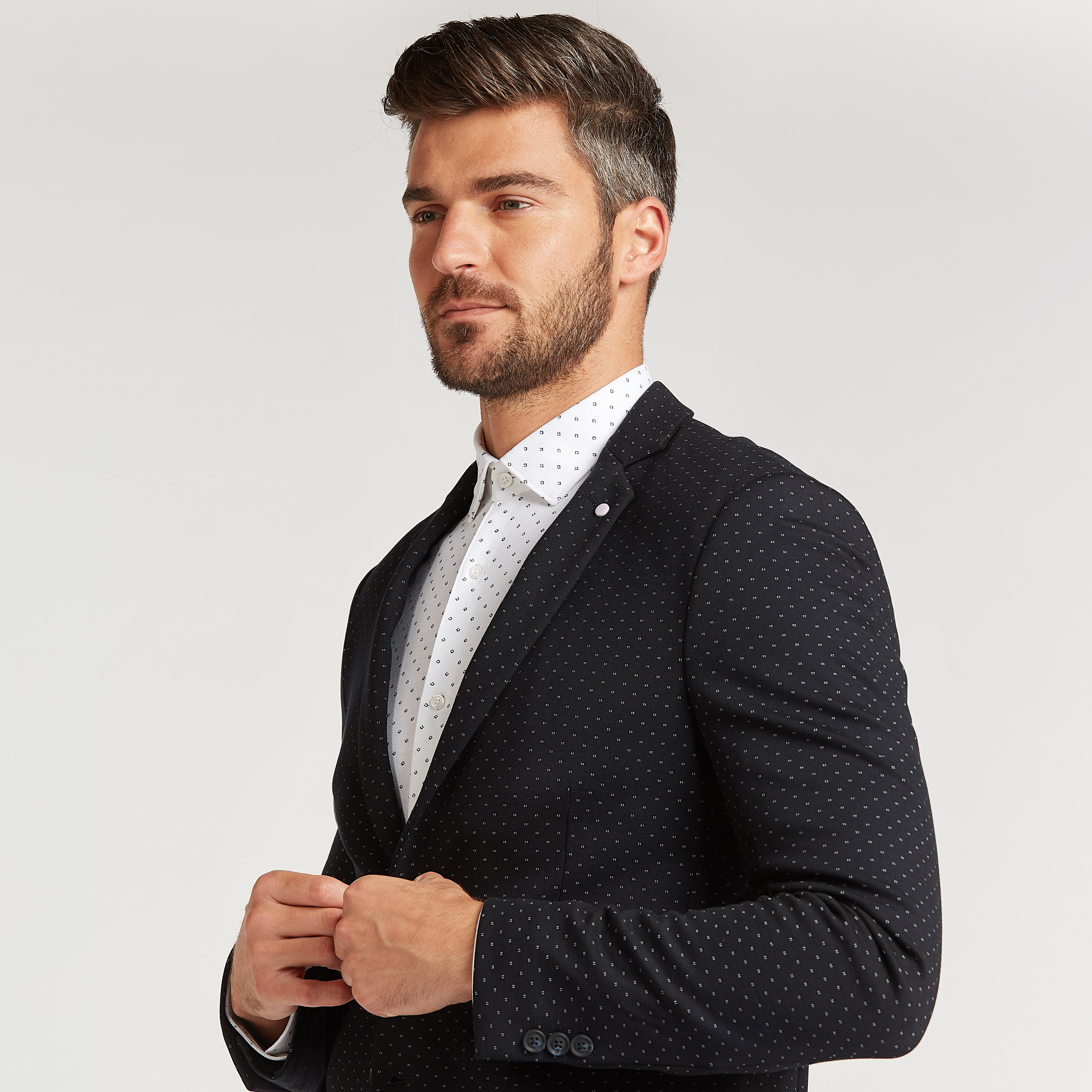 جاكيت بليزر بقصة سكيني بأكمام طويلة وياقة مطويّة-men-winterwear-jacketsandblazers-image-6