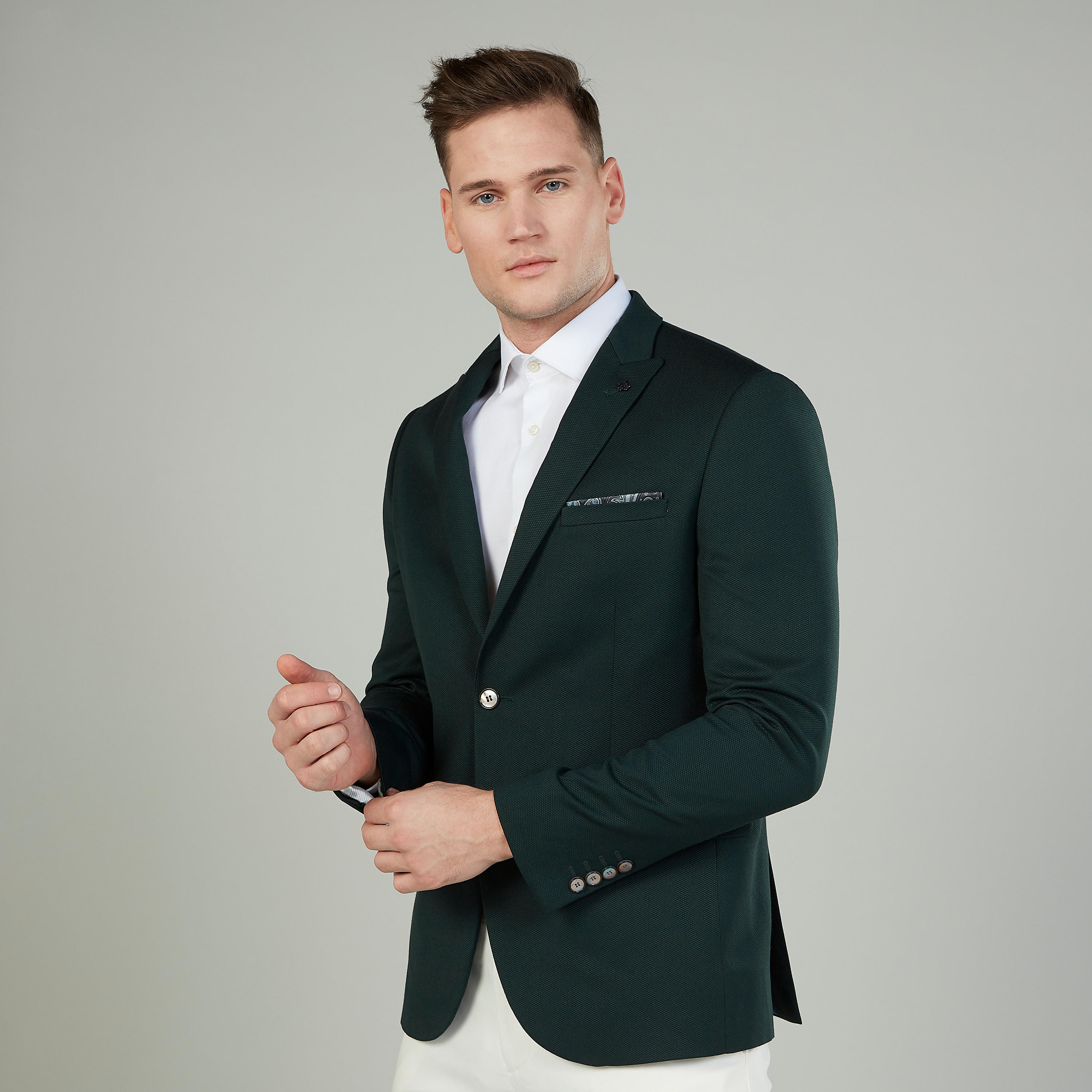 جاكيت بليزر رسمي سليم بارز الملمس بياقة مطوية وأكمام طويلة-men-winterwear-jacketsandblazers-image-1