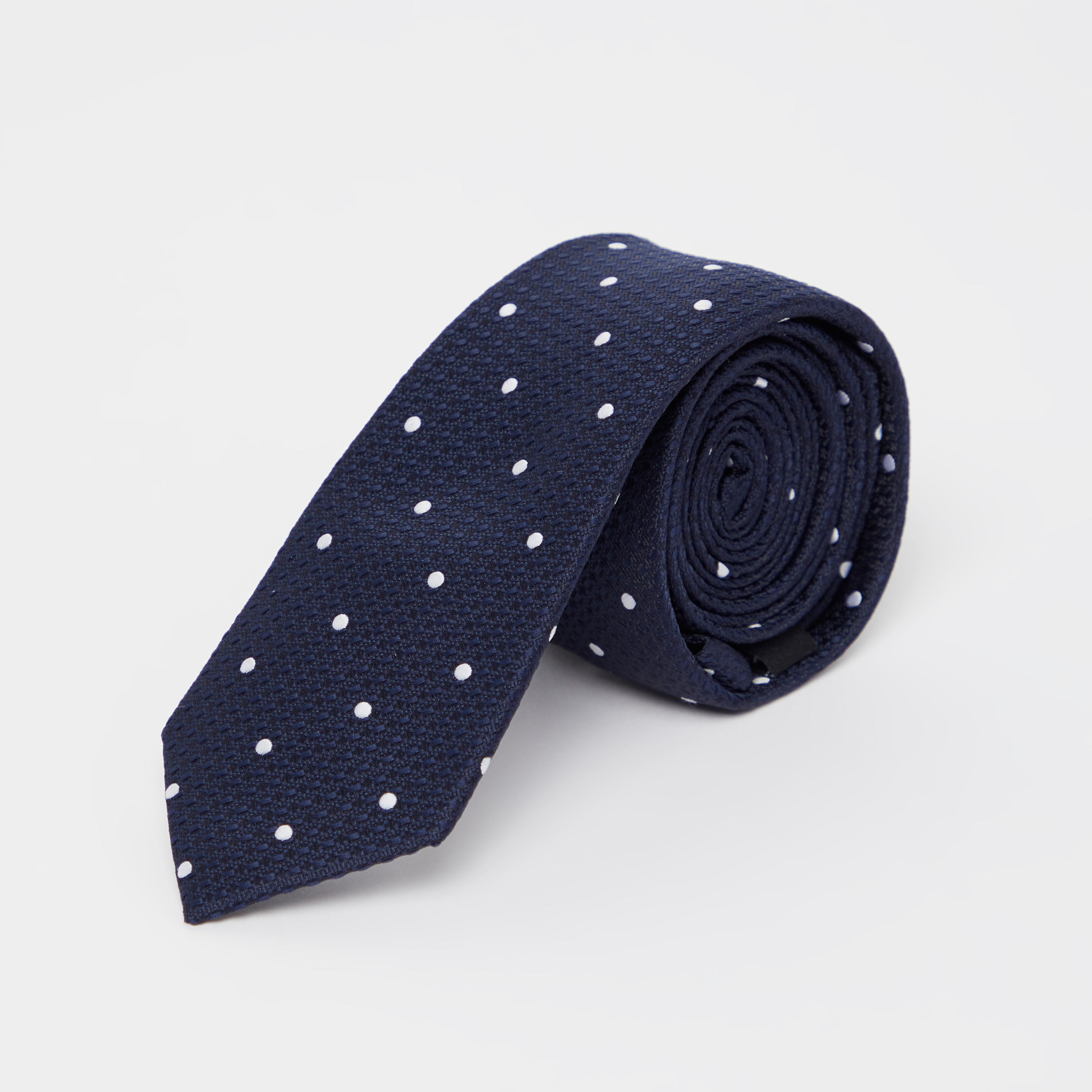 ربطة عنق عادية بطبعات منقّطة وحلقة تثبيت-men-tiesandcufflinks-pocketsquares-image-4