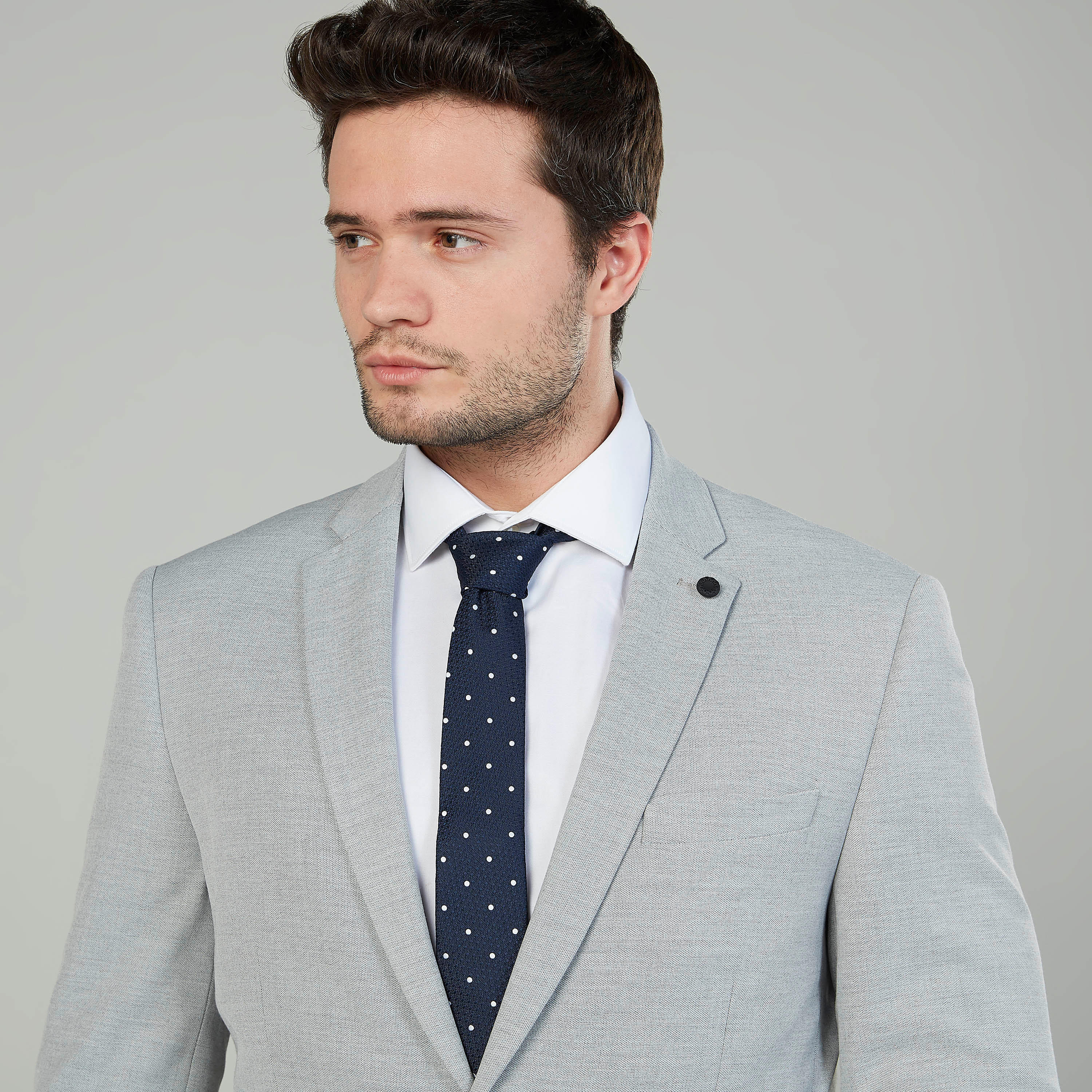 ربطة عنق عادية بطبعات منقّطة وحلقة تثبيت-men-tiesandcufflinks-pocketsquares-image-3