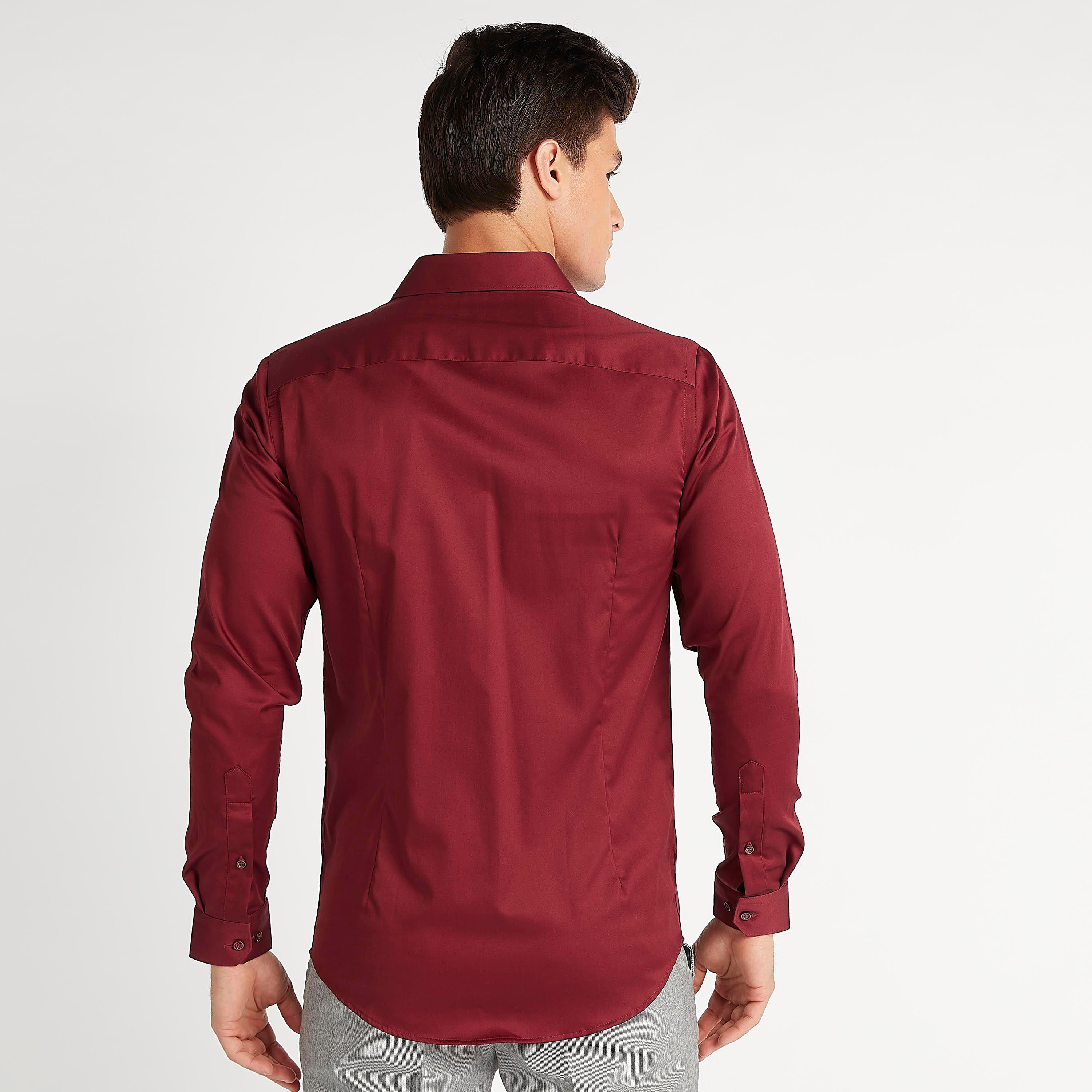 قميص سادة بياقة واسعة وأكمام طويلة-men-clothing-shirts-image-1