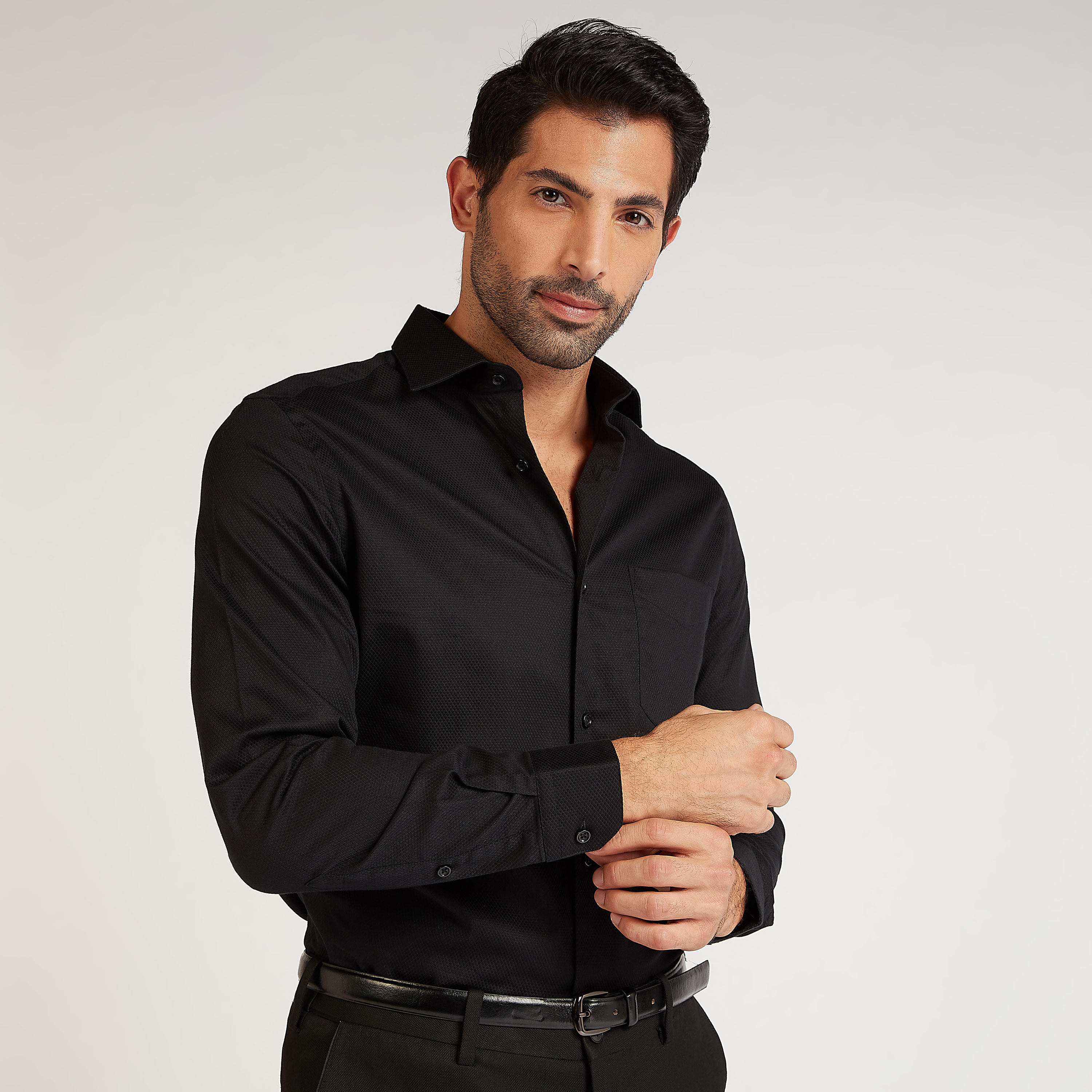 قميص مستدام رسمي بارز الملمس بياقة عاديّة وأكمام طويلة-men-clothing-shirts-image-5