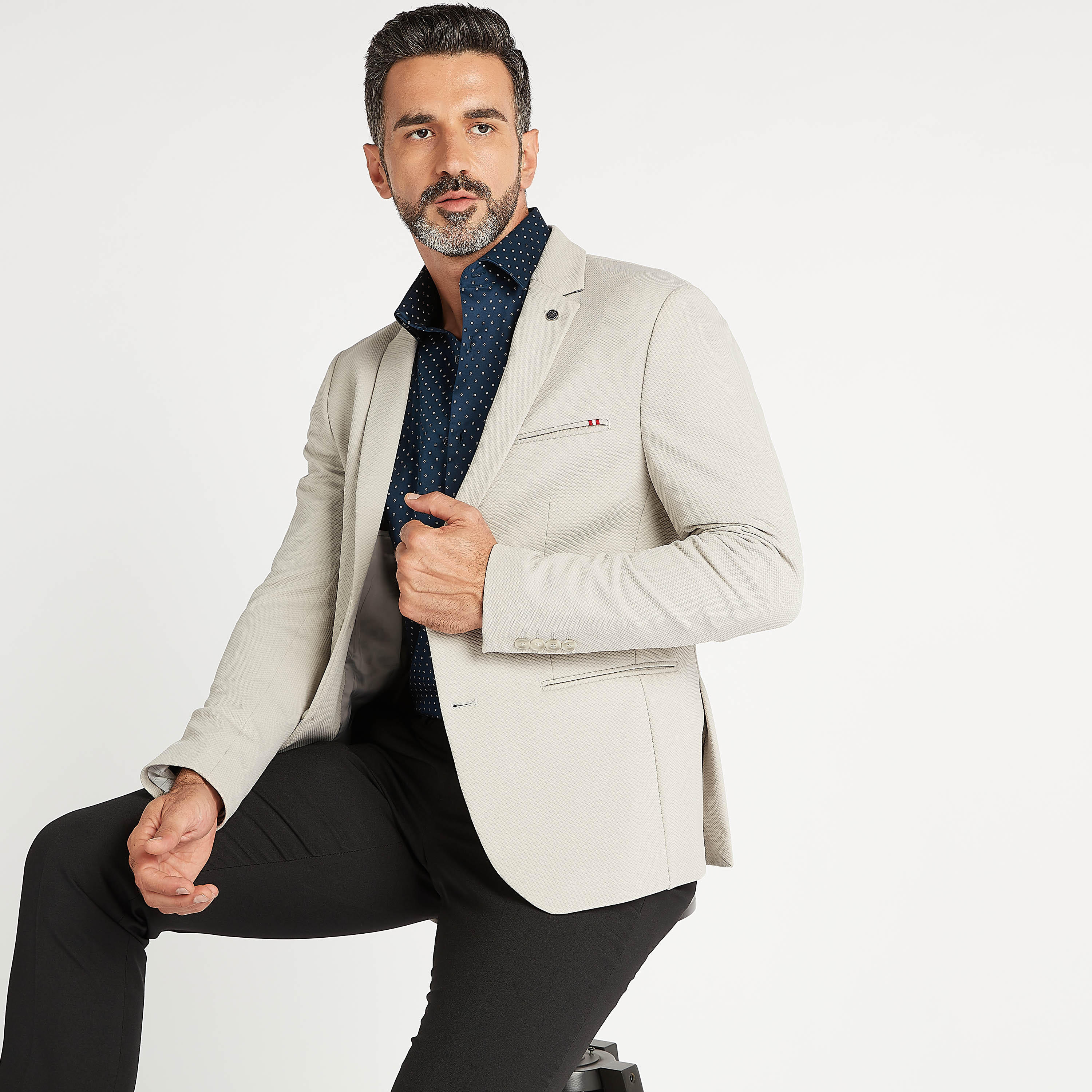 جاكيت بليزر رسمي بارز الملمس بأكمام طويلة وياقة عالية-men-winterwear-jacketsandblazers-image-1