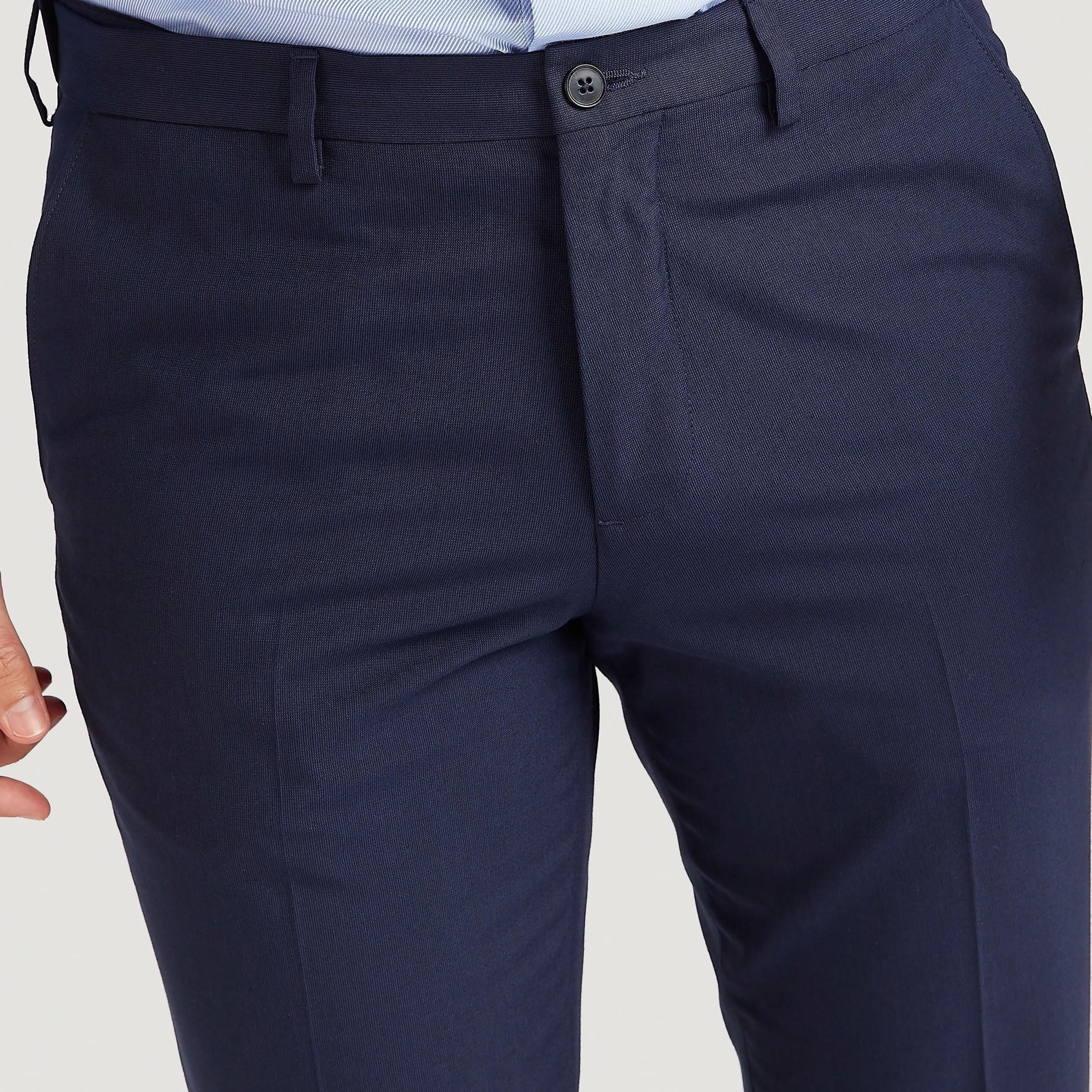 بنطلون بارز الملمس سليم فيت بخصر فليكسي مع زر إغلاق-men-clothing-bottoms-trousersandchinos-trousers-image-3