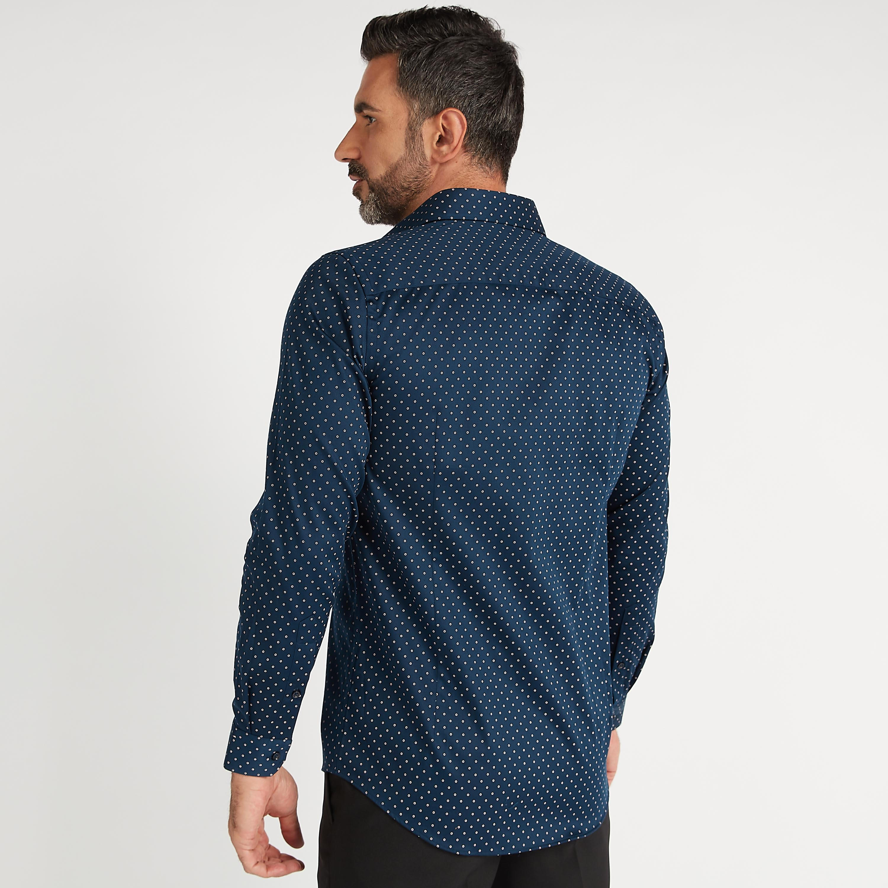 قميص بياقة واسعة وأكمام طويلة وطبعات منقّطة-men-clothing-shirts-image-4
