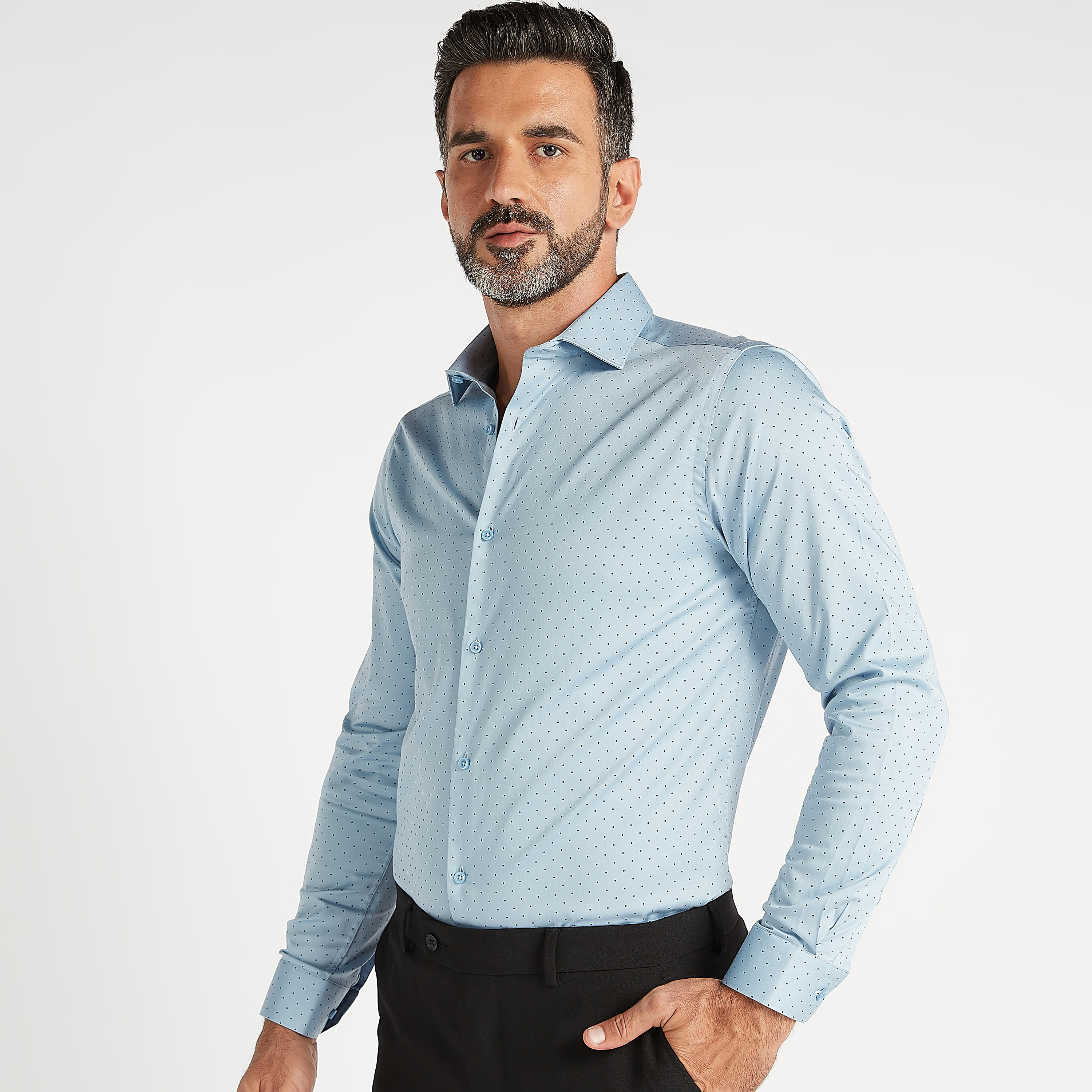 قميص بياقة واسعة وأكمام طويلة وطبعات منقّطة-men-clothing-shirts-image-1