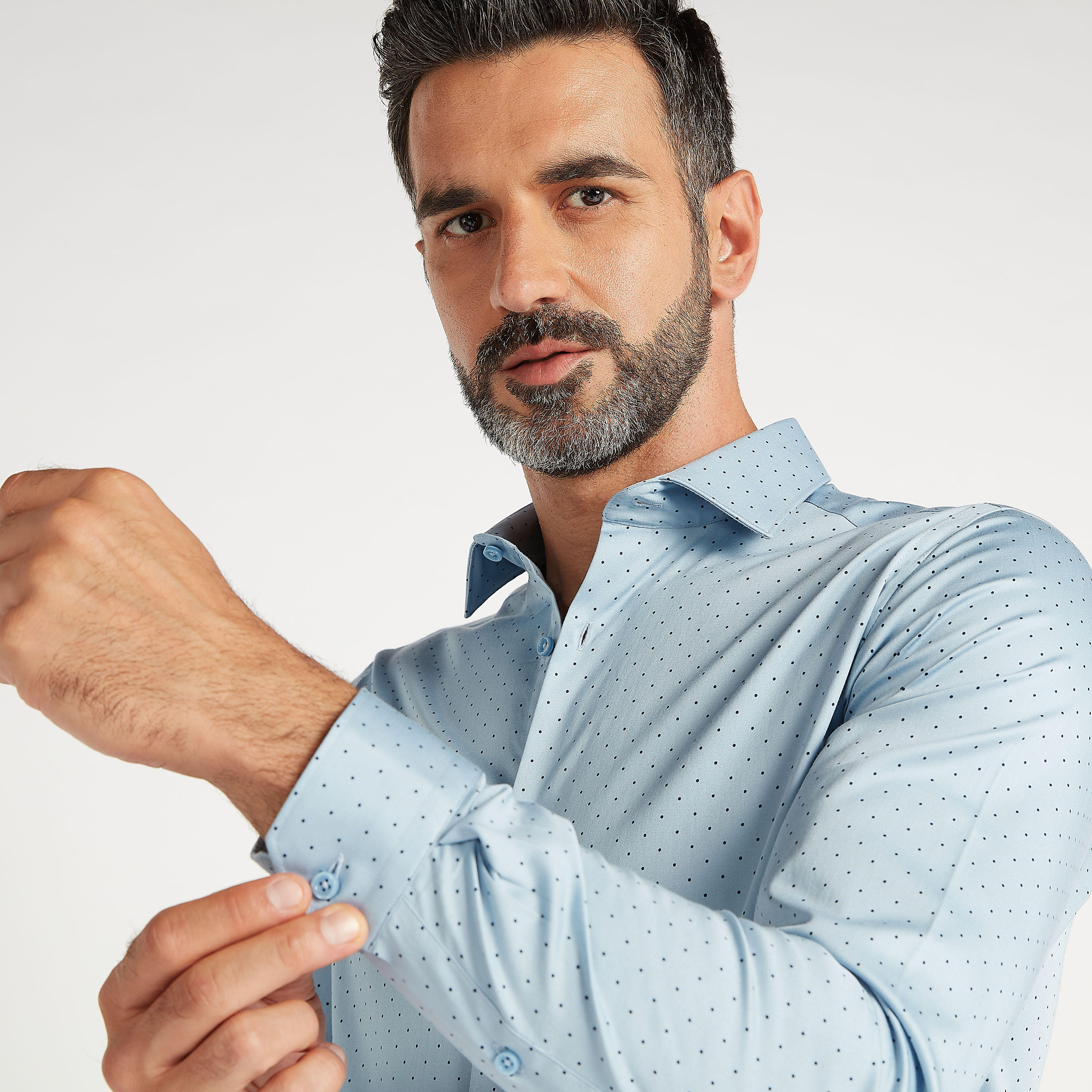 قميص بياقة واسعة وأكمام طويلة وطبعات منقّطة-men-clothing-shirts-image-3