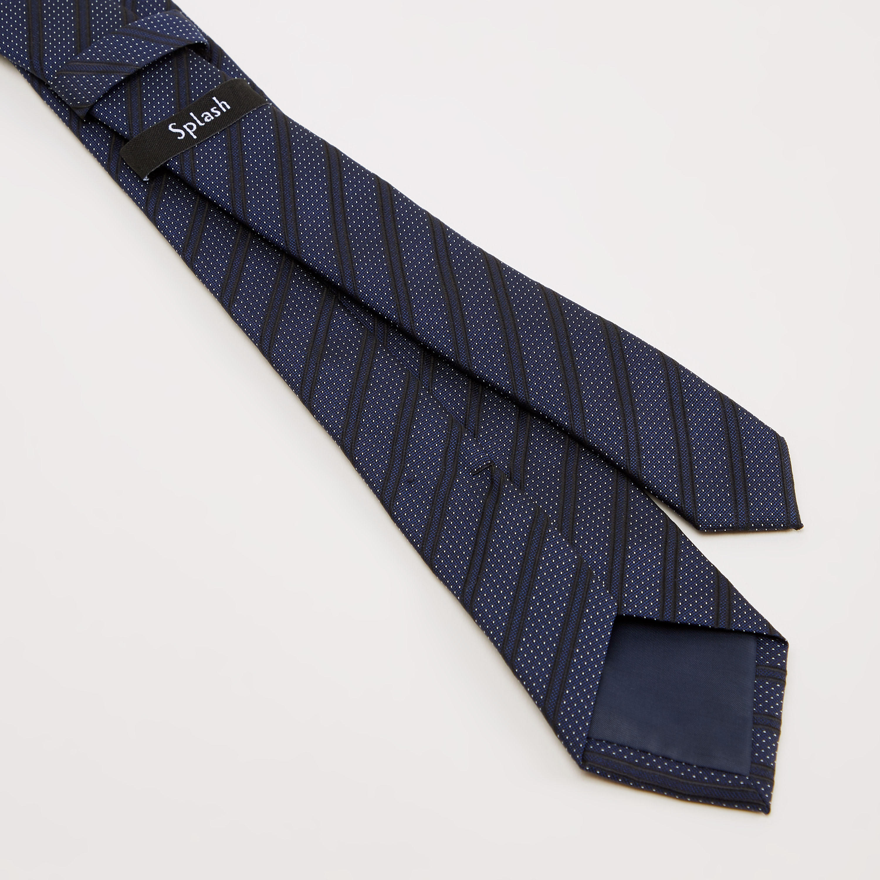 ربطة عنق مخطّطة بحلقة تثبيت-men-tiesandcufflinks-pocketsquares-image-1