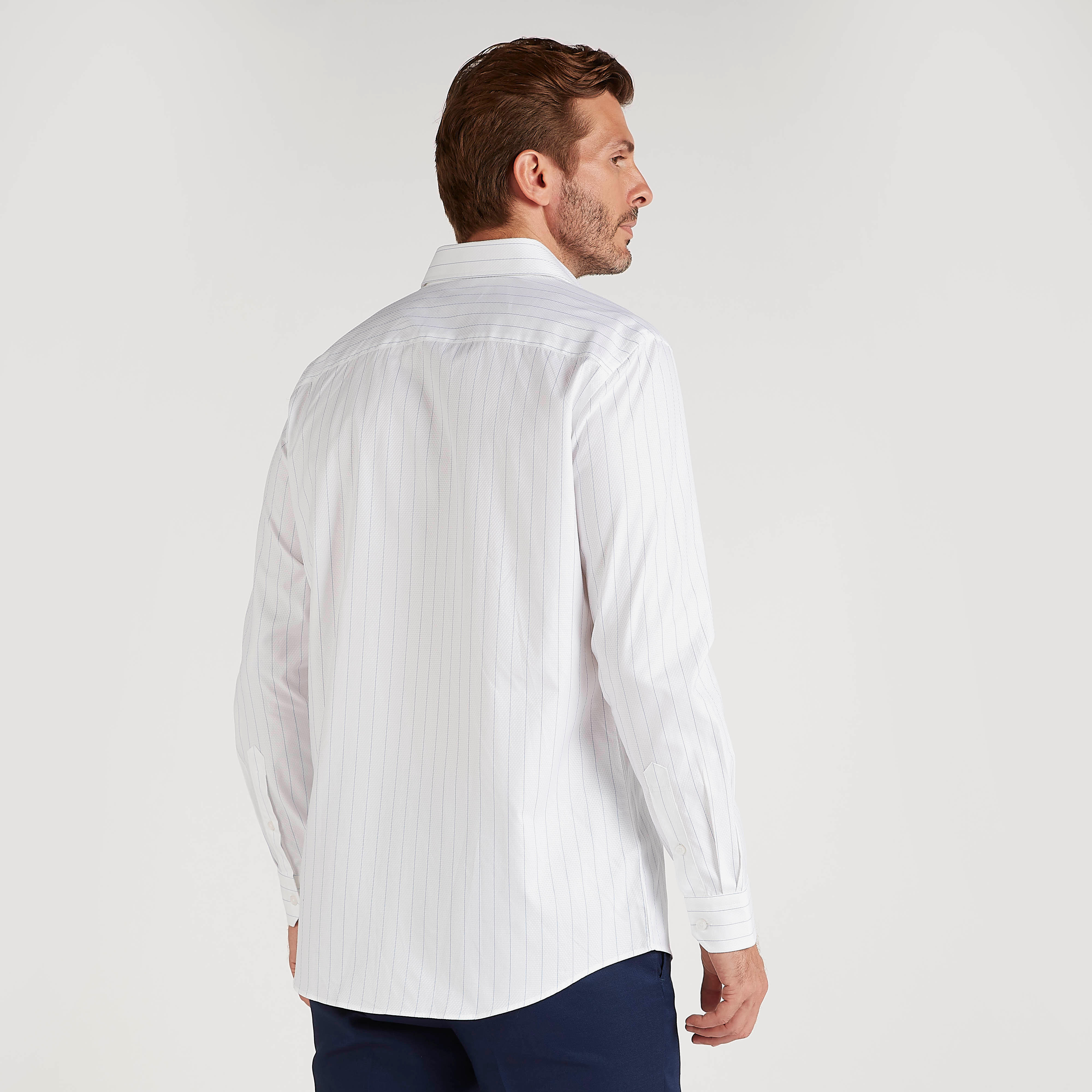 قميص مقلّم بأكمام طويل وجيب خارجي-men-clothing-shirts-image-4