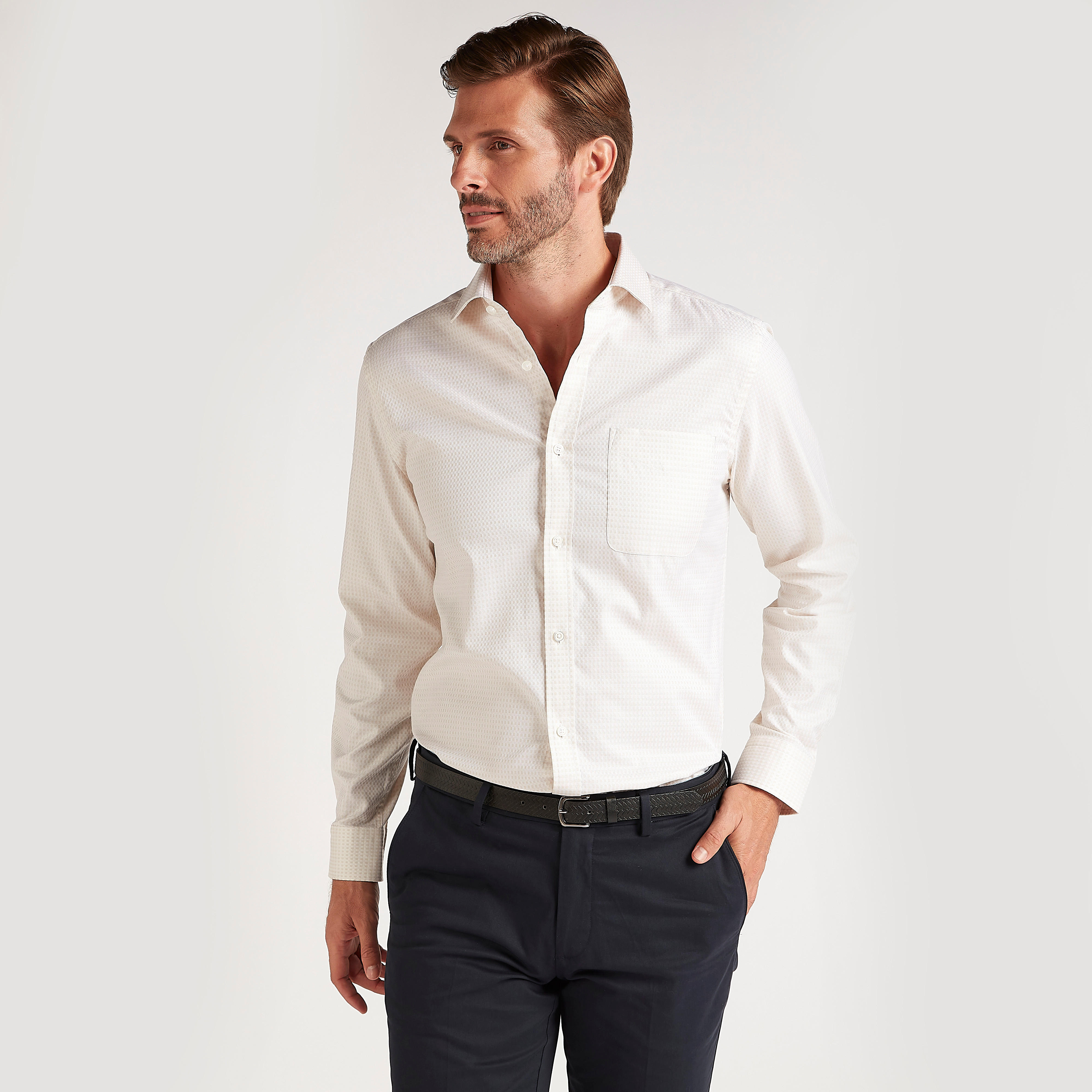 قميص بارز الملمس بأكمام طويلة وجيب على الصّدر-men-clothing-shirts-image-1