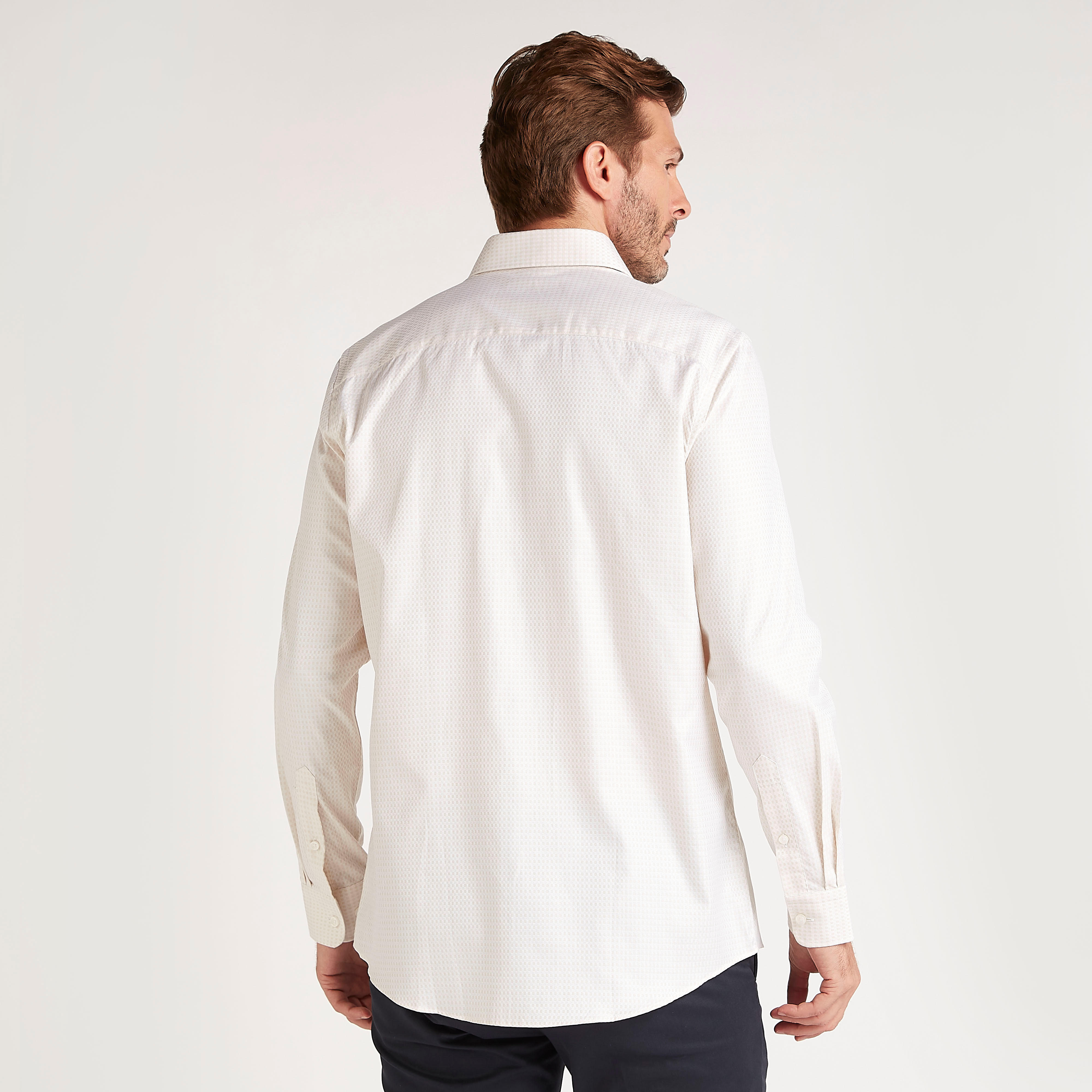 قميص بارز الملمس بأكمام طويلة وجيب على الصّدر-men-clothing-shirts-image-4